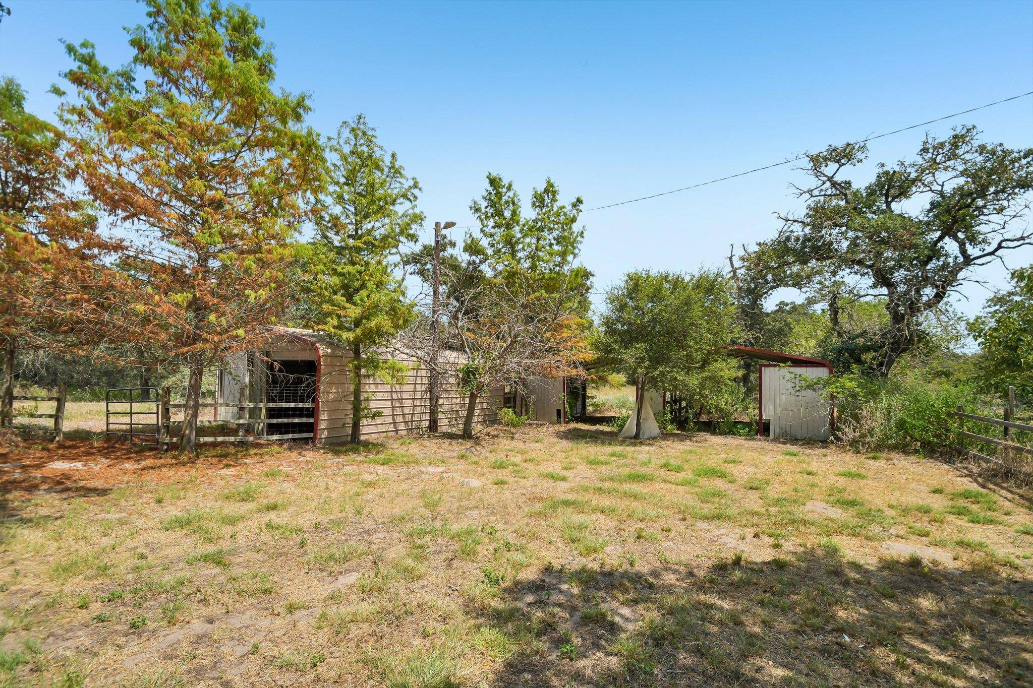 664 Hidden Oaks DR, Elgin, TX 78621