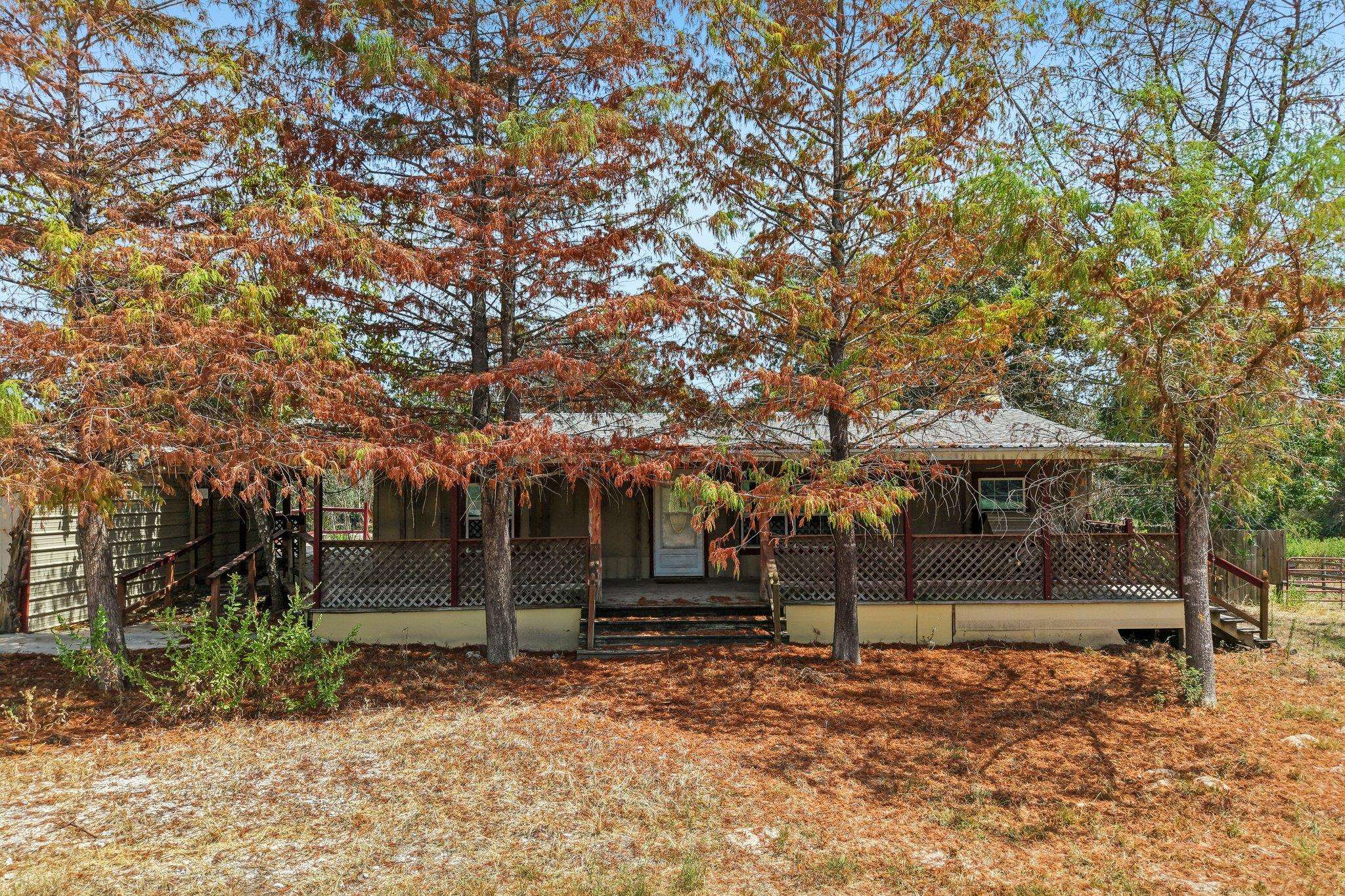664 Hidden Oaks DR, Elgin, TX 78621