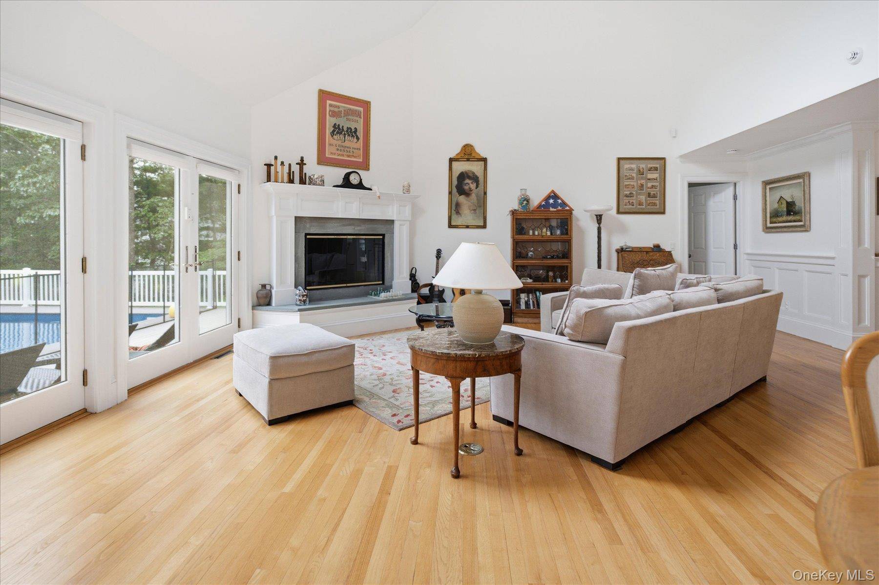 90 Lakeside LN, Westhampton, NY 11977