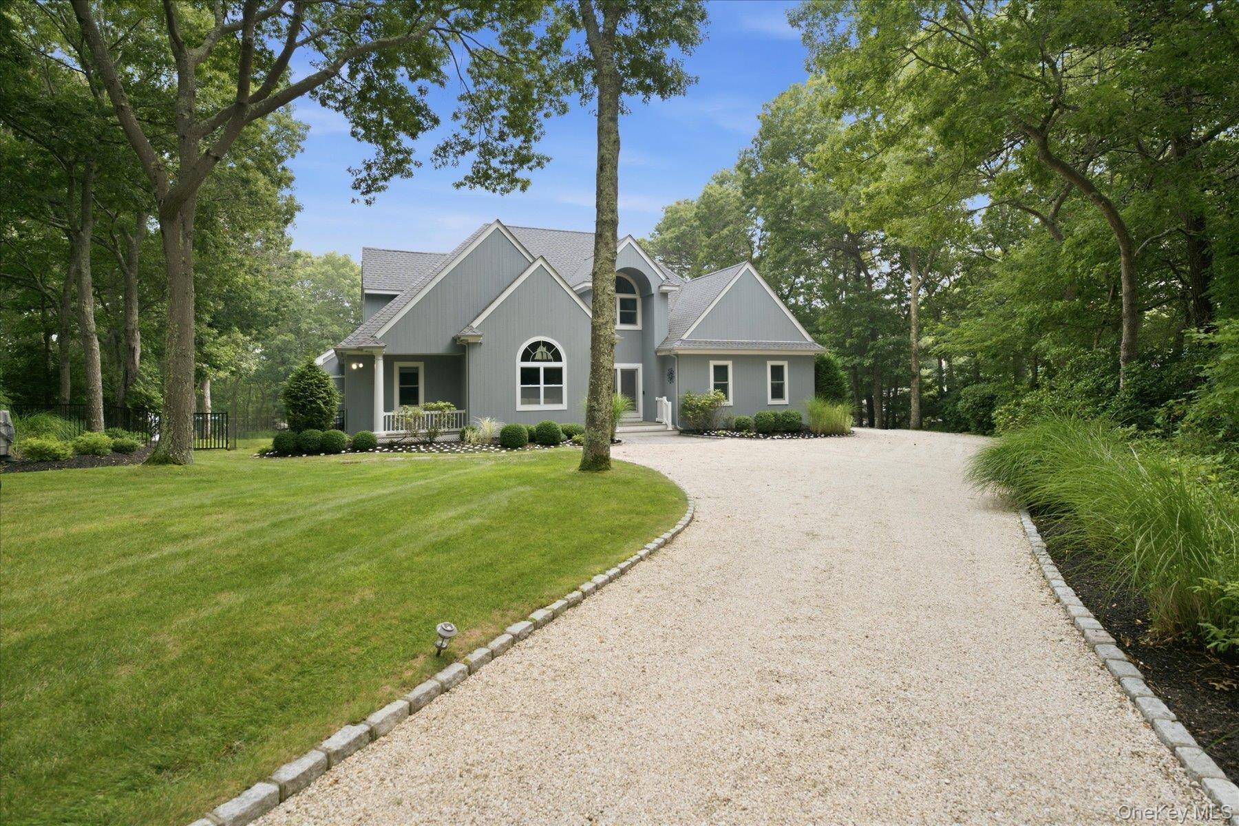 90 Lakeside LN, Westhampton, NY 11977