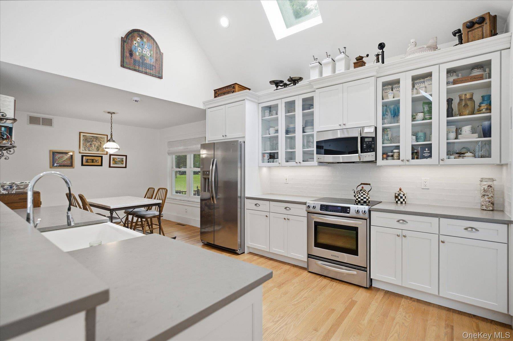 90 Lakeside LN, Westhampton, NY 11977