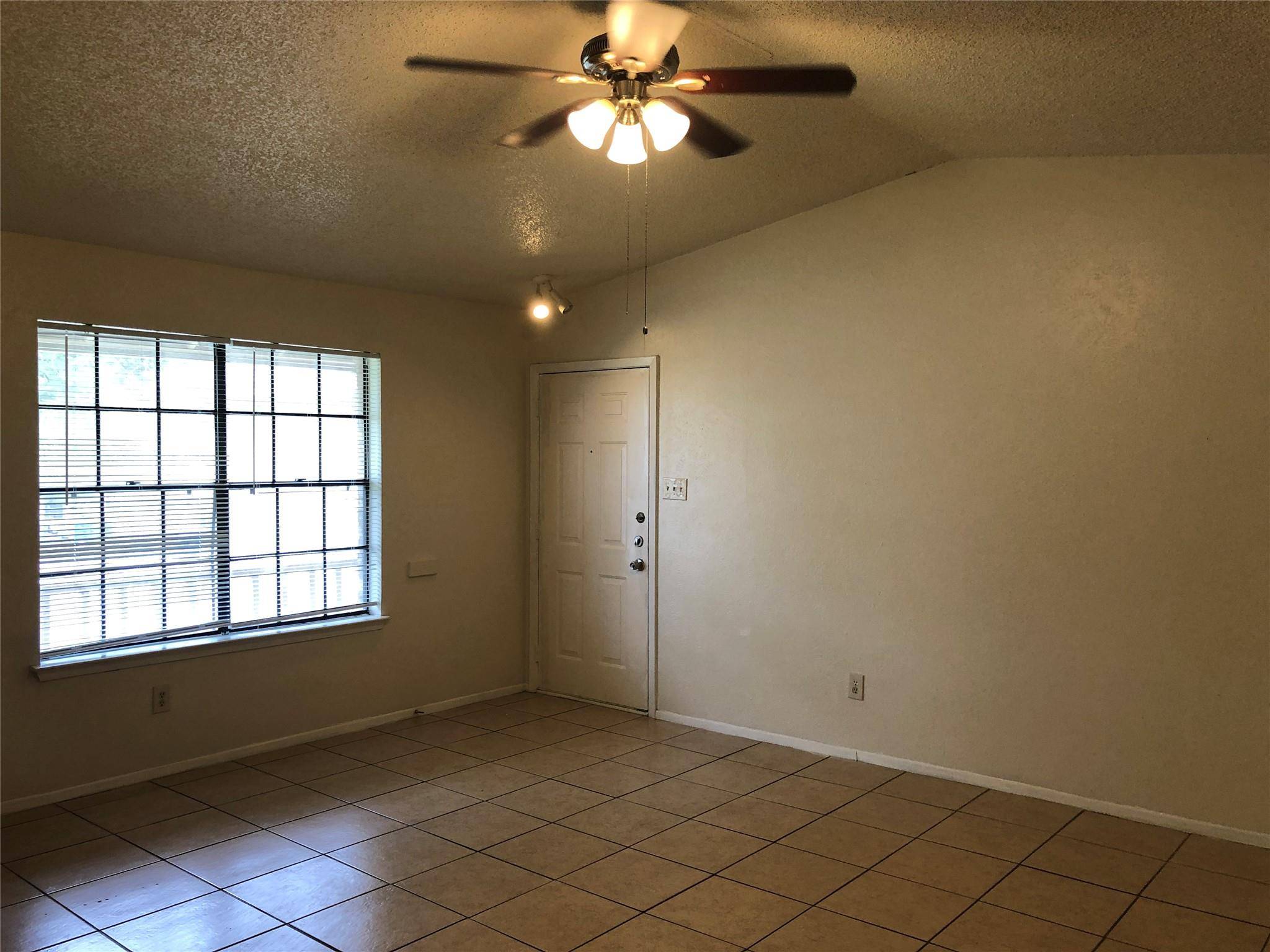 11510 Walnut Ridge DR #B, Austin, TX 78753