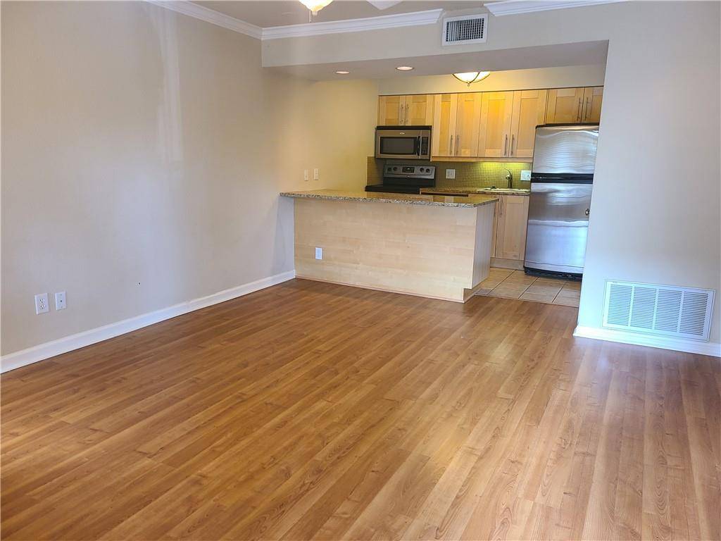 7685 Northcross DR #221, Austin, TX 78757
