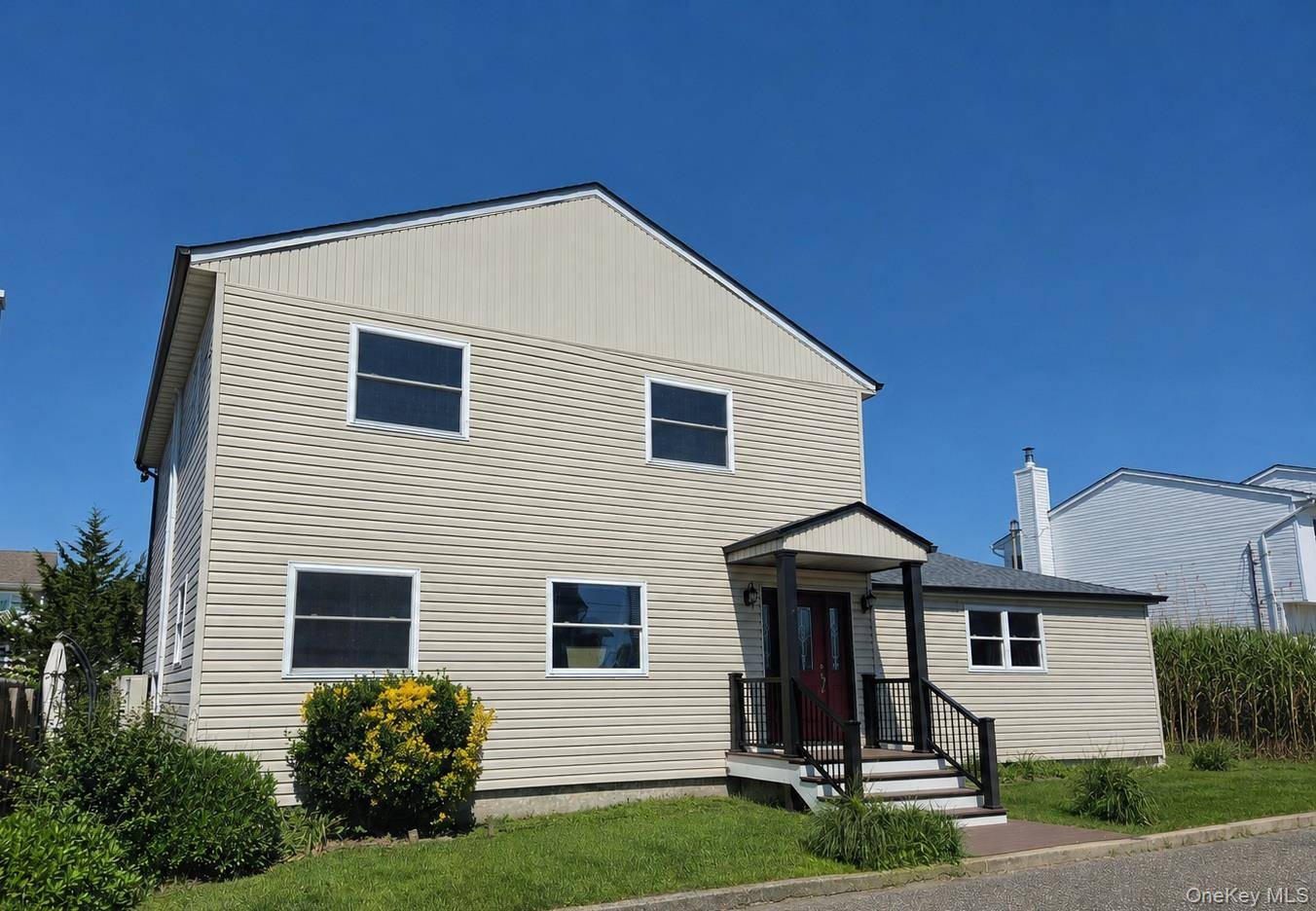 2706 Peconic AVE, Seaford, NY 11783