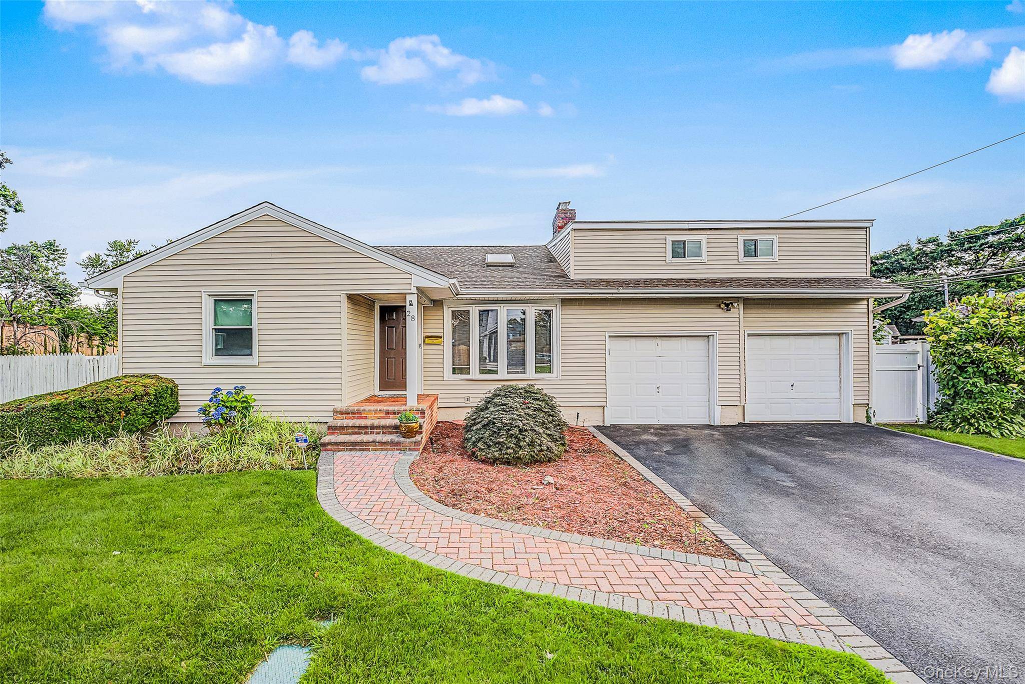 28 Greenvale LN, Syosset, NY 11791