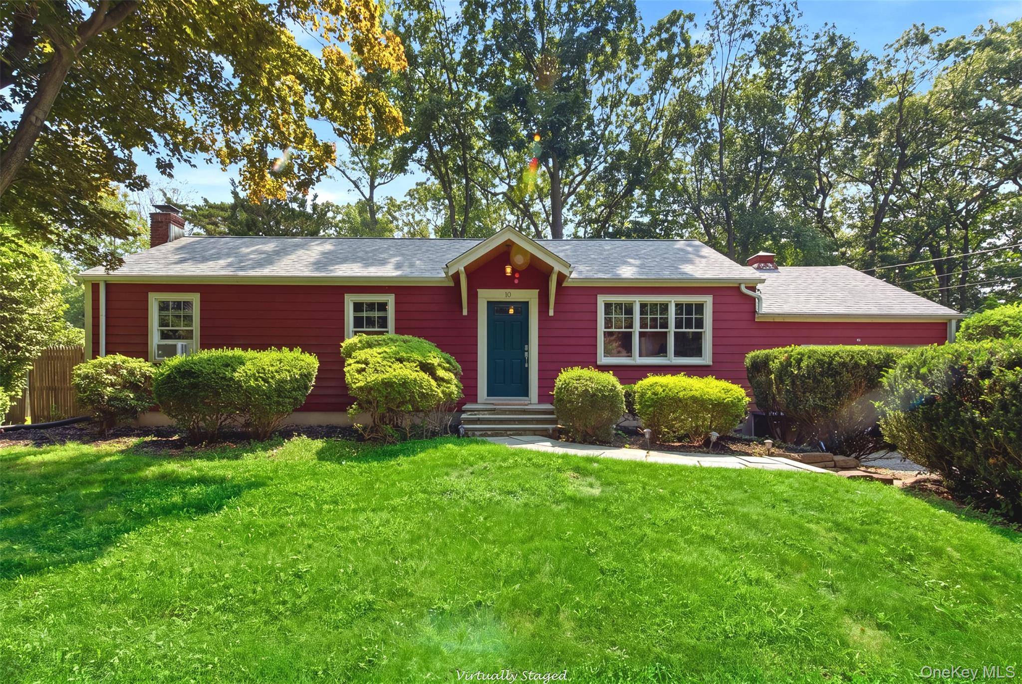 10 Daniel CT, Miller Place, NY 11764