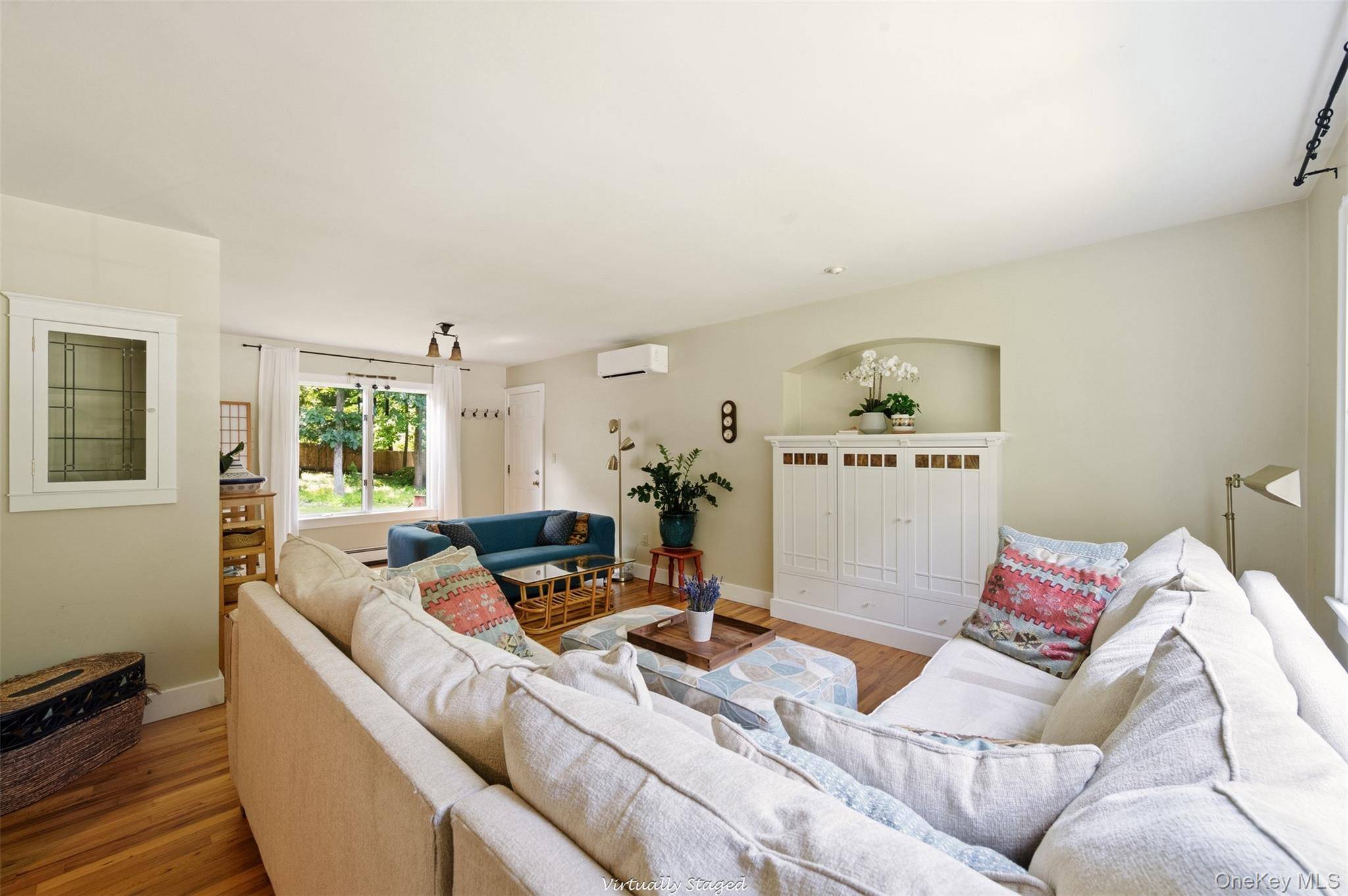10 Daniel CT, Miller Place, NY 11764