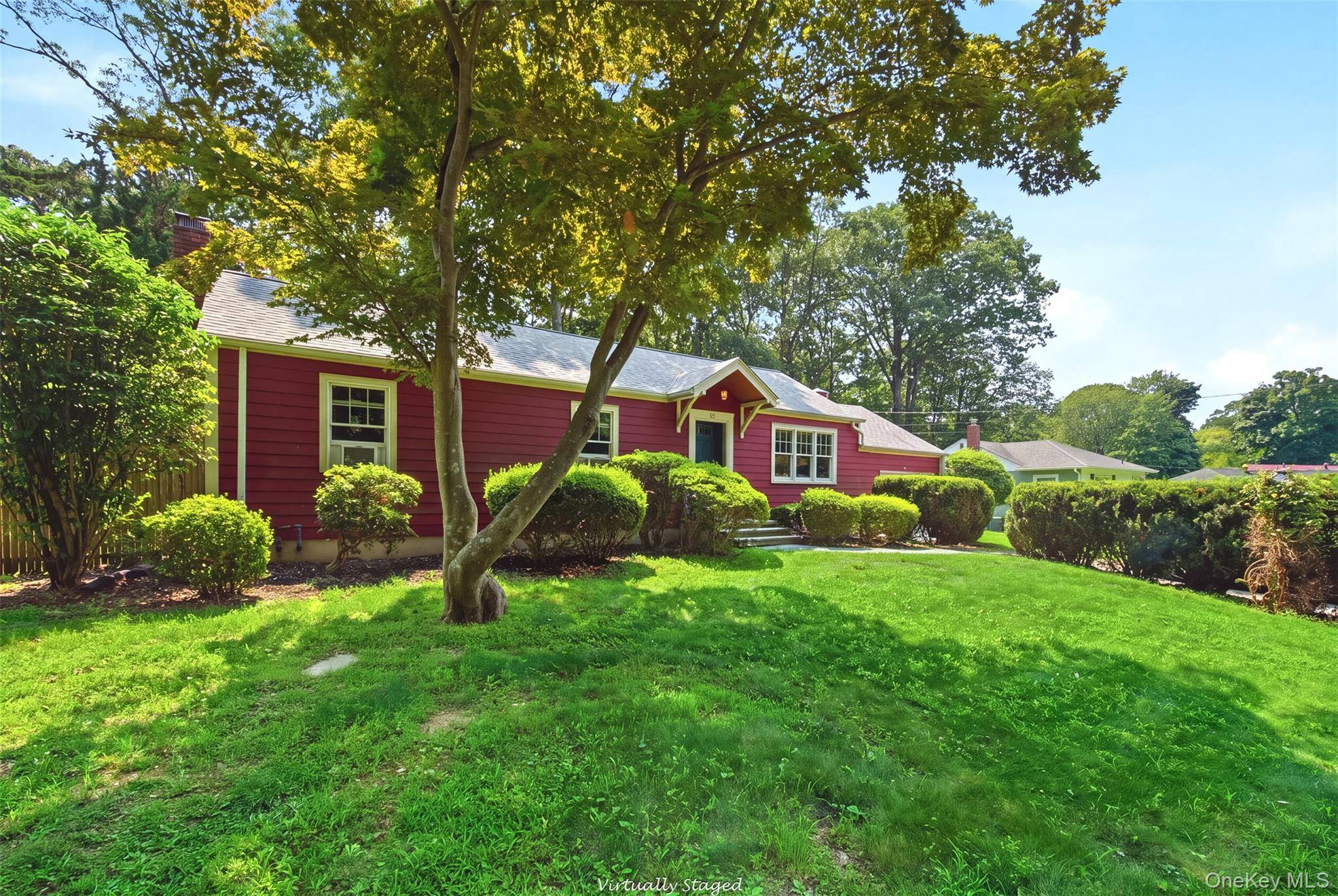 10 Daniel CT, Miller Place, NY 11764