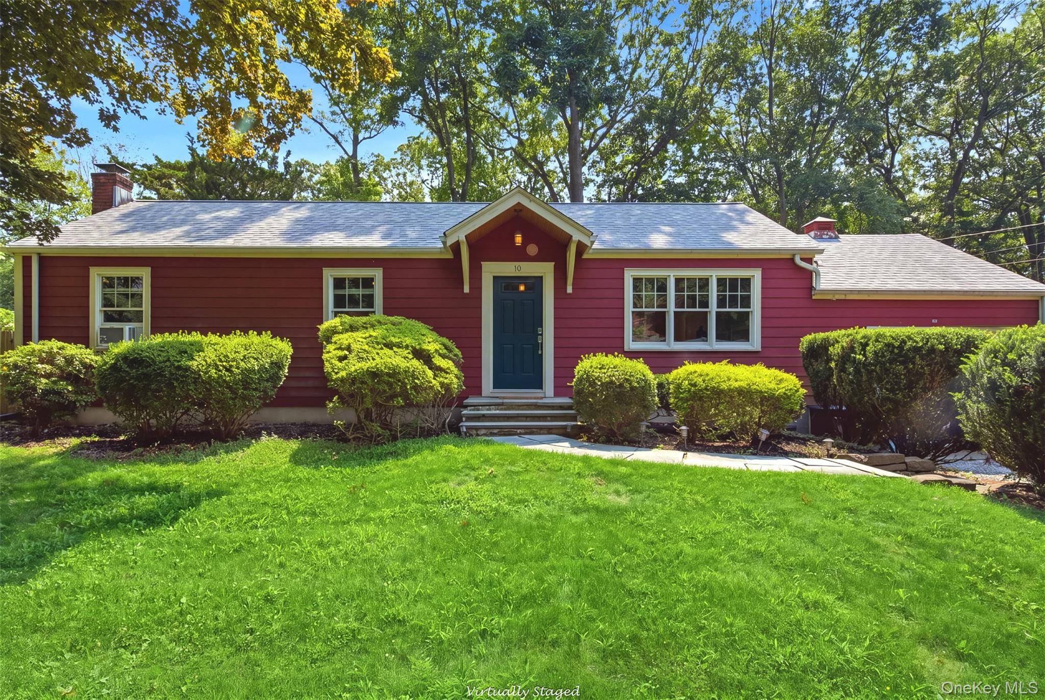 10 Daniel CT, Miller Place, NY 11764