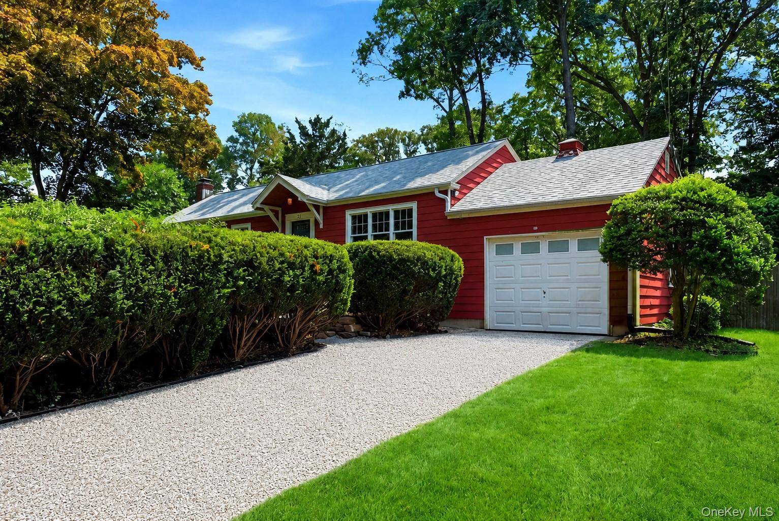 10 Daniel CT, Miller Place, NY 11764