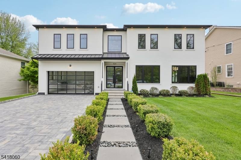 424 E Ridgewood Ave, Paramus Boro, NJ 07652