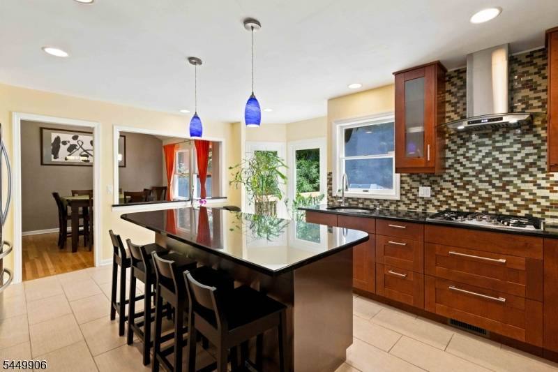 6 Meadowbrook Rd, Randolph Twp., NJ 07869