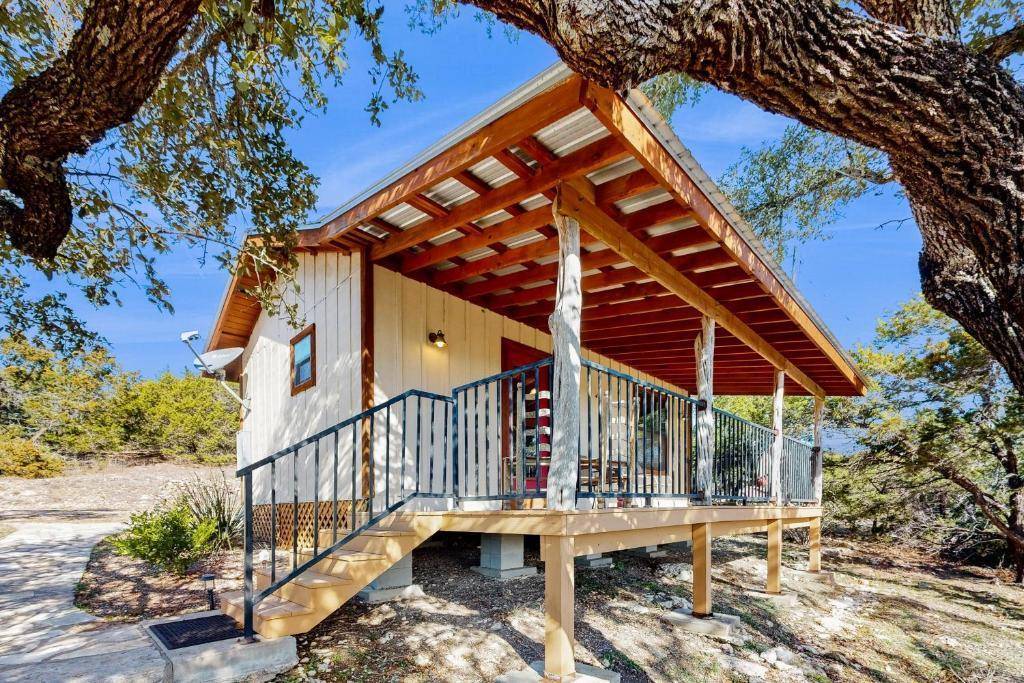 961 Buttercup LN, Wimberley, TX 78676