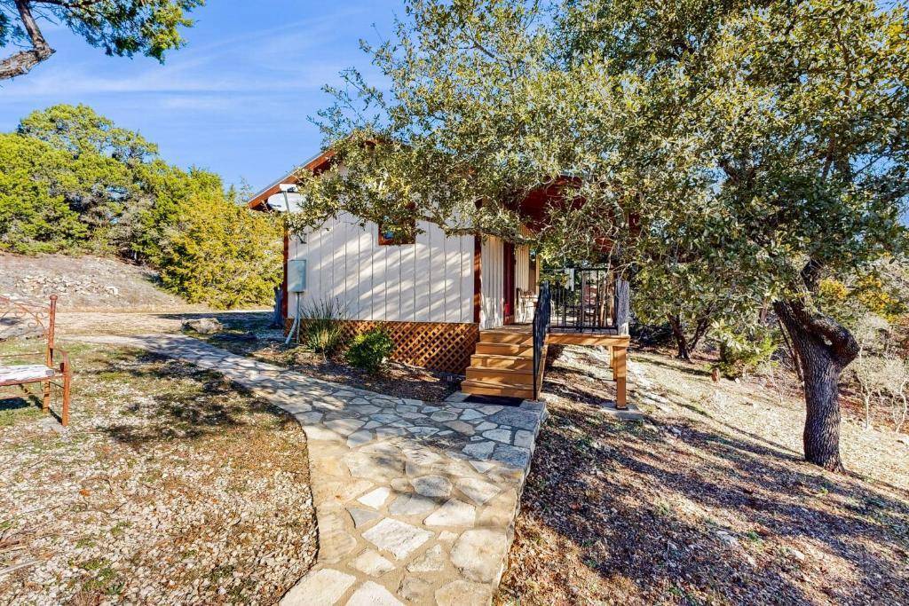 961 Buttercup LN, Wimberley, TX 78676