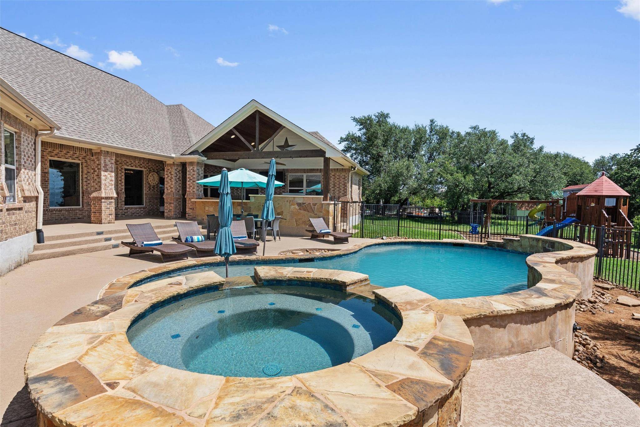 205 Quarry Lake EST, Liberty Hill, TX 78642
