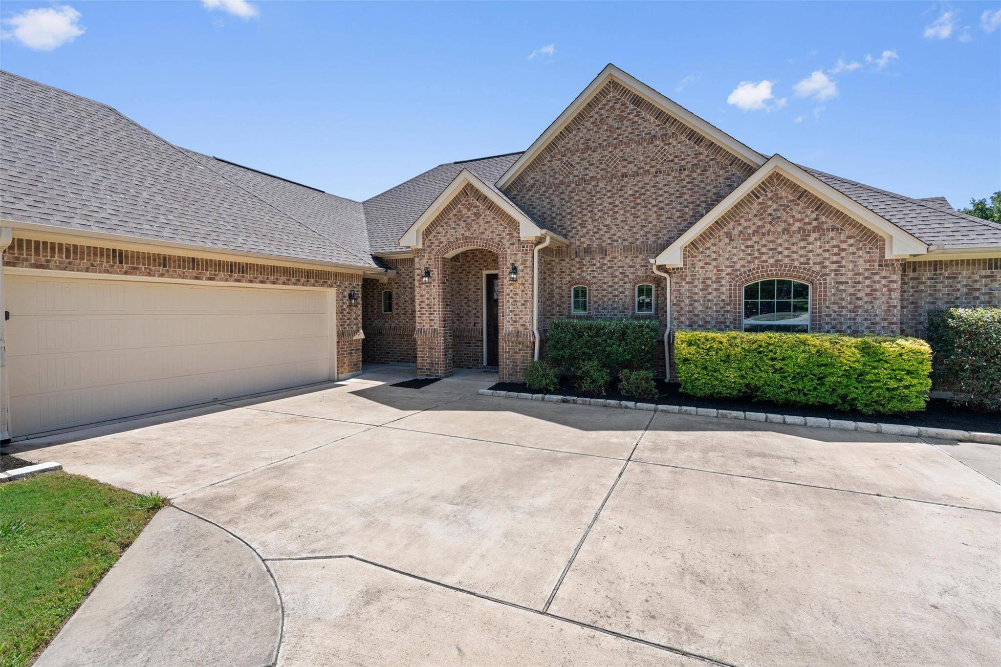 205 Quarry Lake EST, Liberty Hill, TX 78642