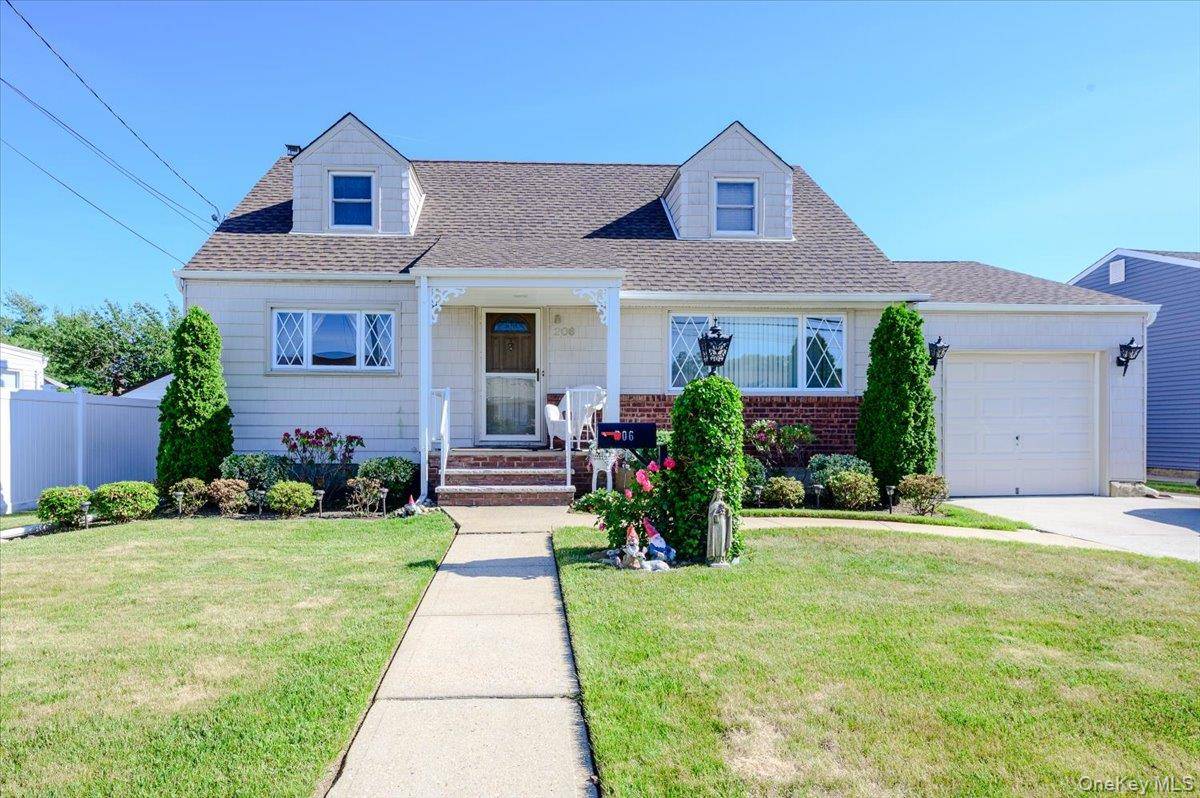 206 Iowa AVE, North Massapequa, NY 11758