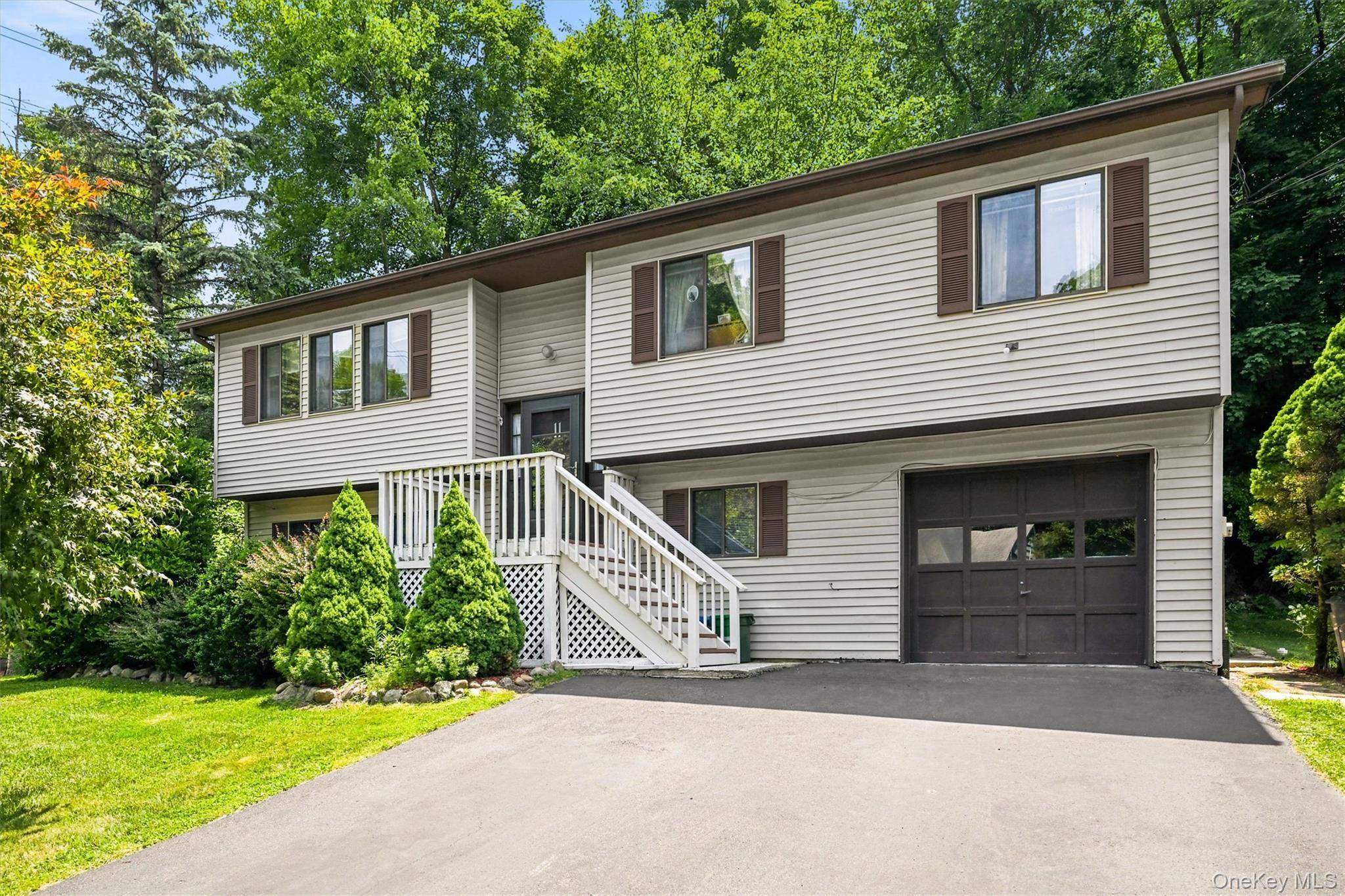 11 Glen RD, Sloatsburg, NY 10974