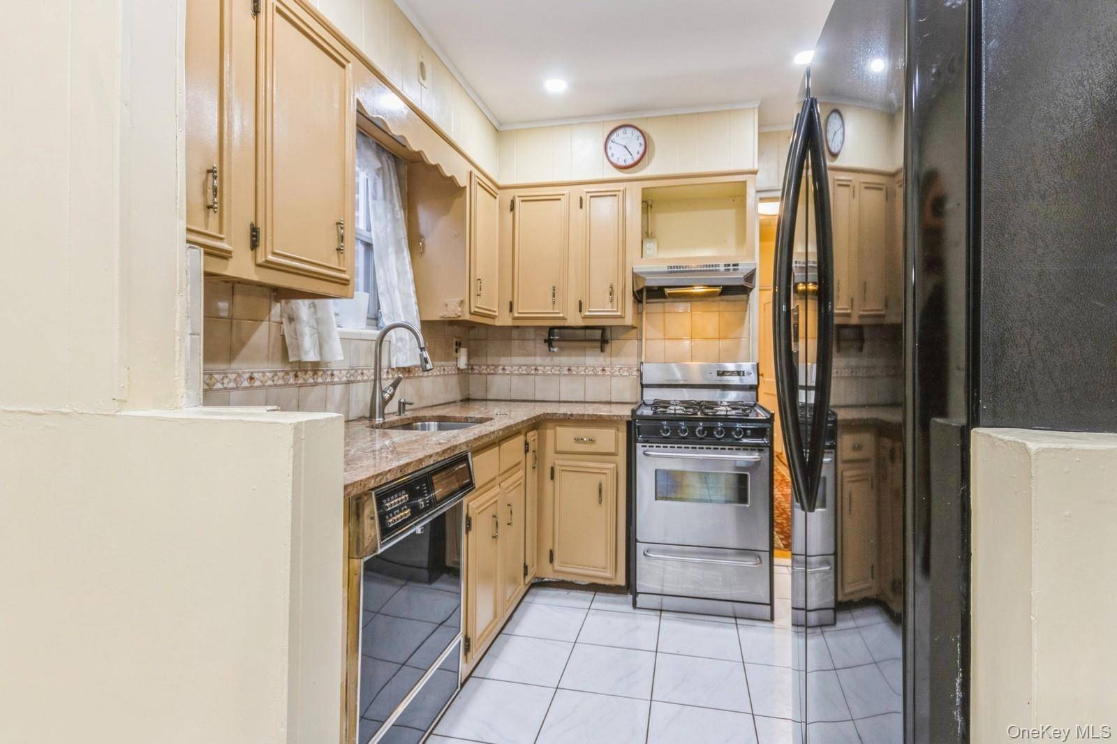 4121 Grace AVE, Bronx, NY 10466
