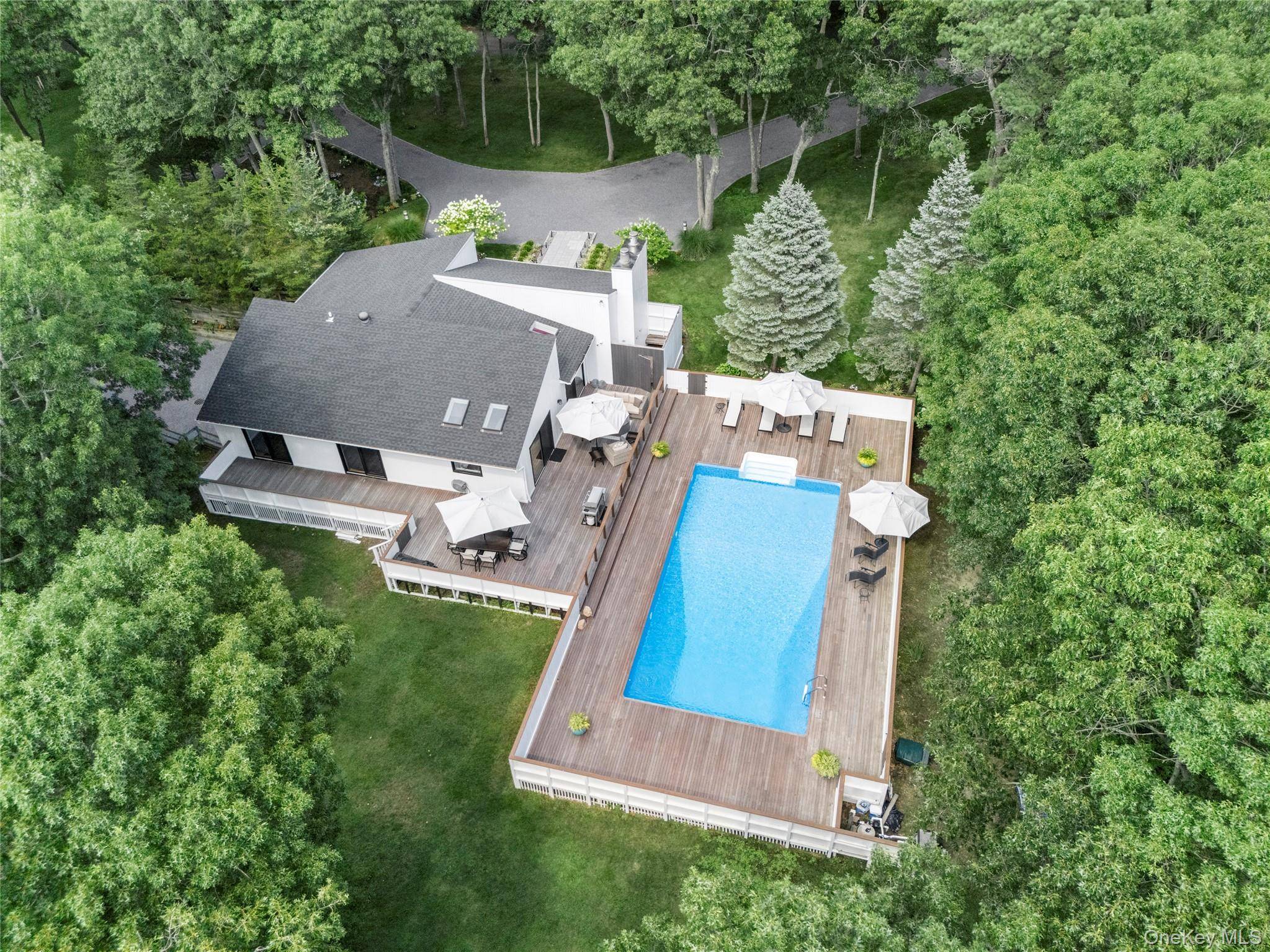 98 Old Farm RD, Sagaponack, NY 11962