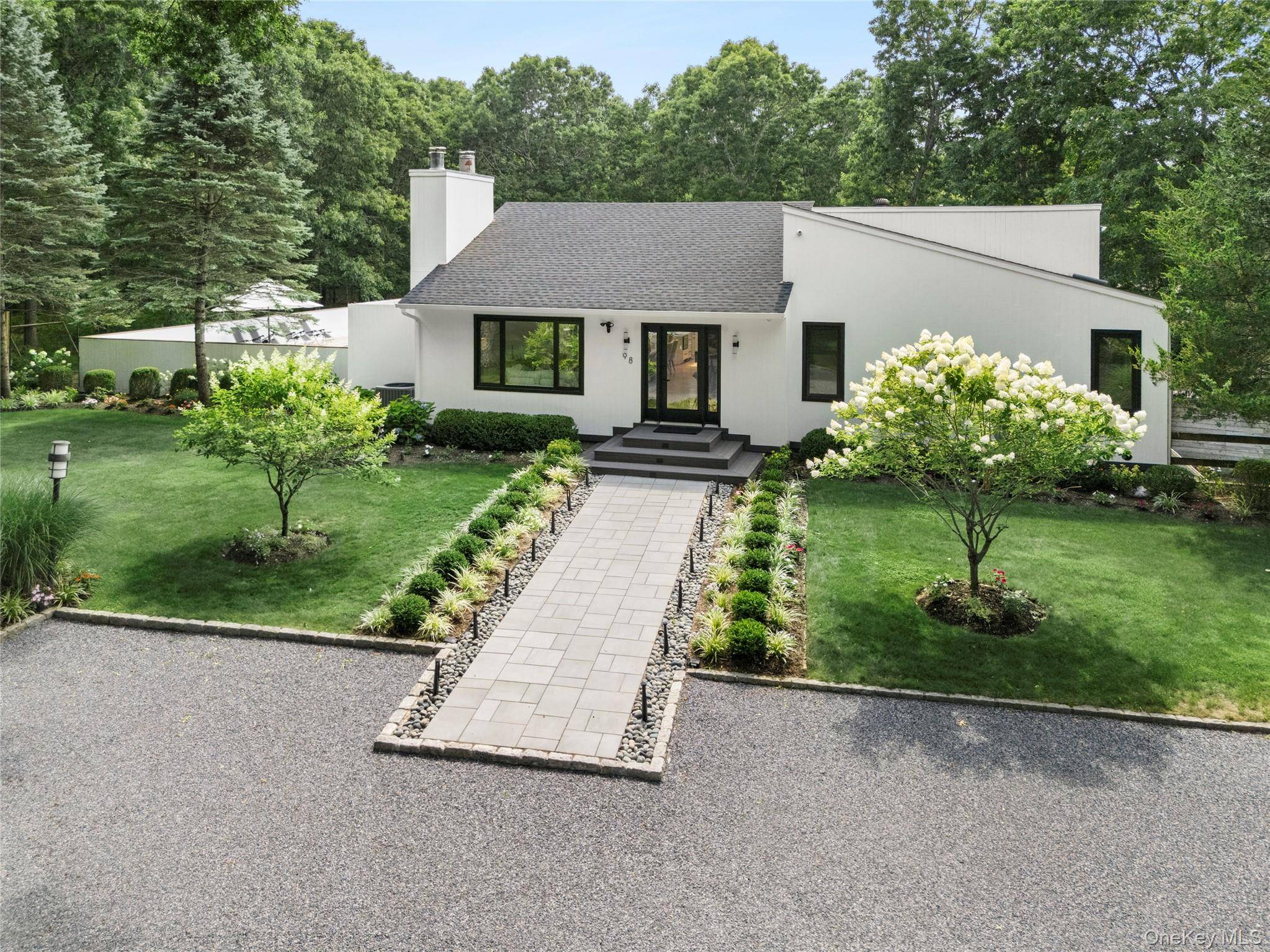 98 Old Farm RD, Sagaponack, NY 11962