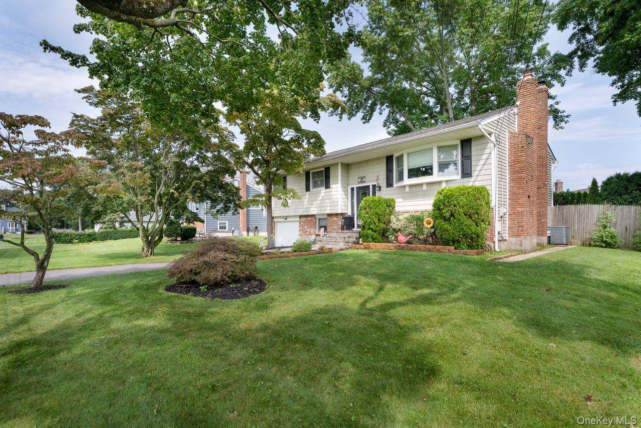 49 McKinley ST, Saint James, NY 11780