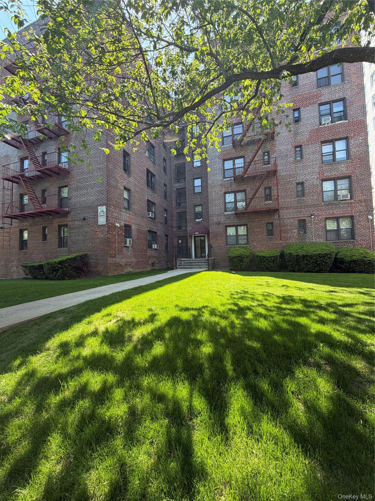 1180 Ocean Pkwy #2E, Brooklyn, NY 11230