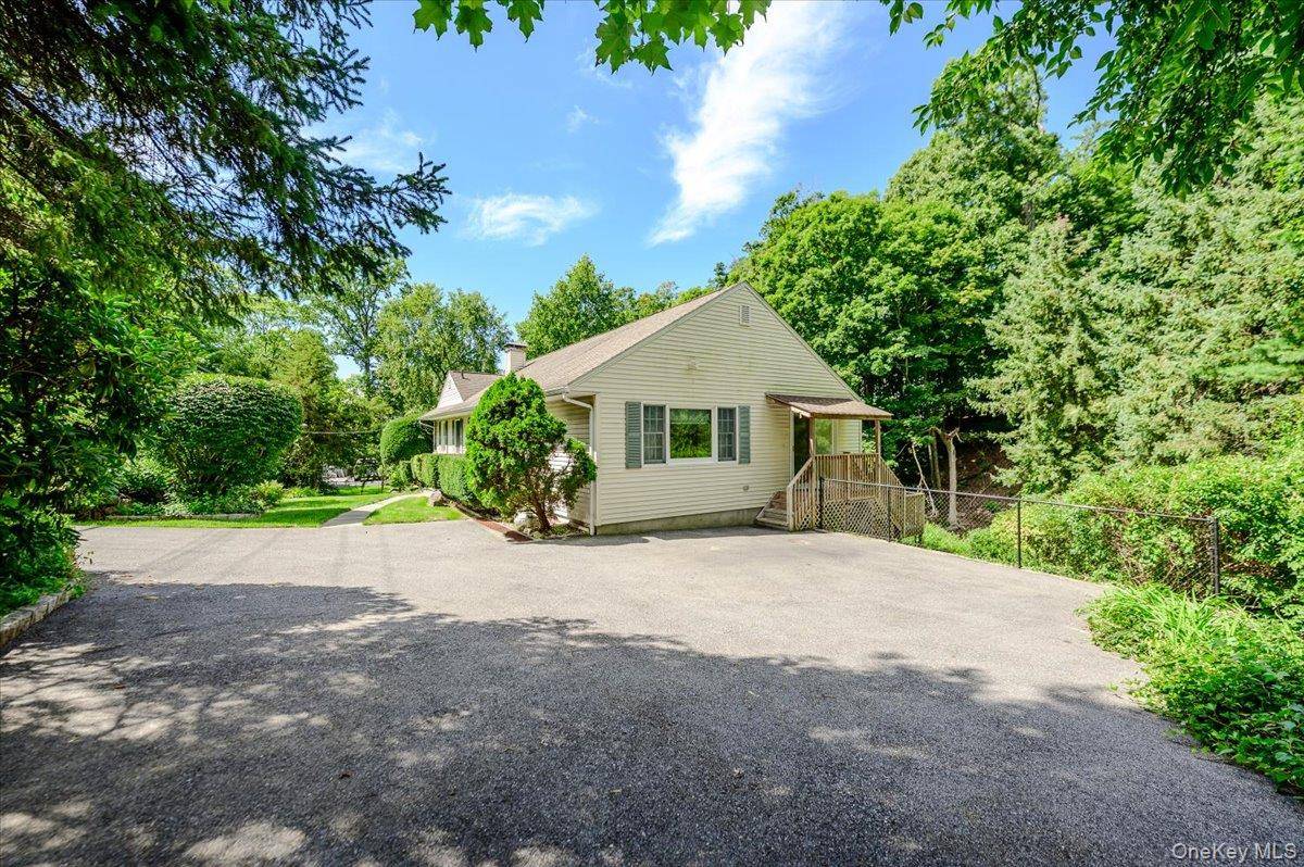 9 Somerstown RD, Ossining, NY 10562