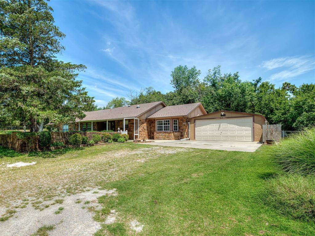1899 Williams DR, Choctaw, OK 73020