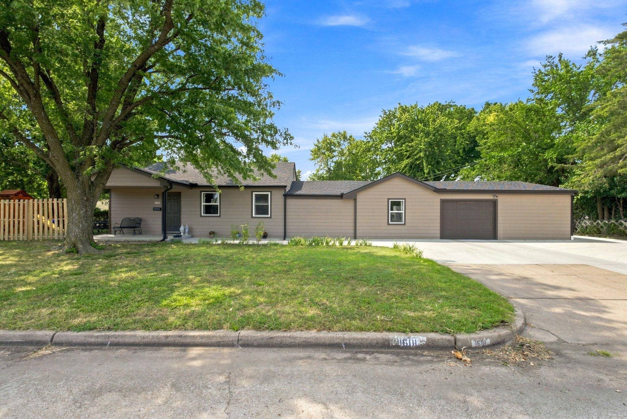 1601 W Regal, Wichita, KS 67217
