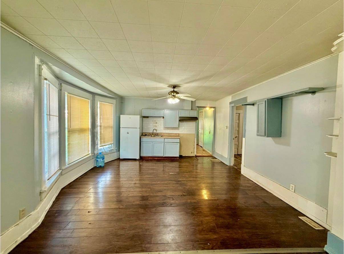 210 S Poplar St., Wichita, KS 67211