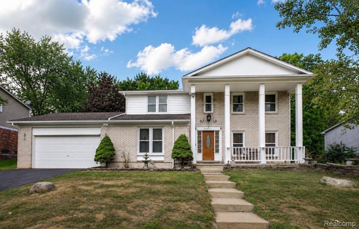 30991 Oak Valley CT, Farmington Hills, MI 48331