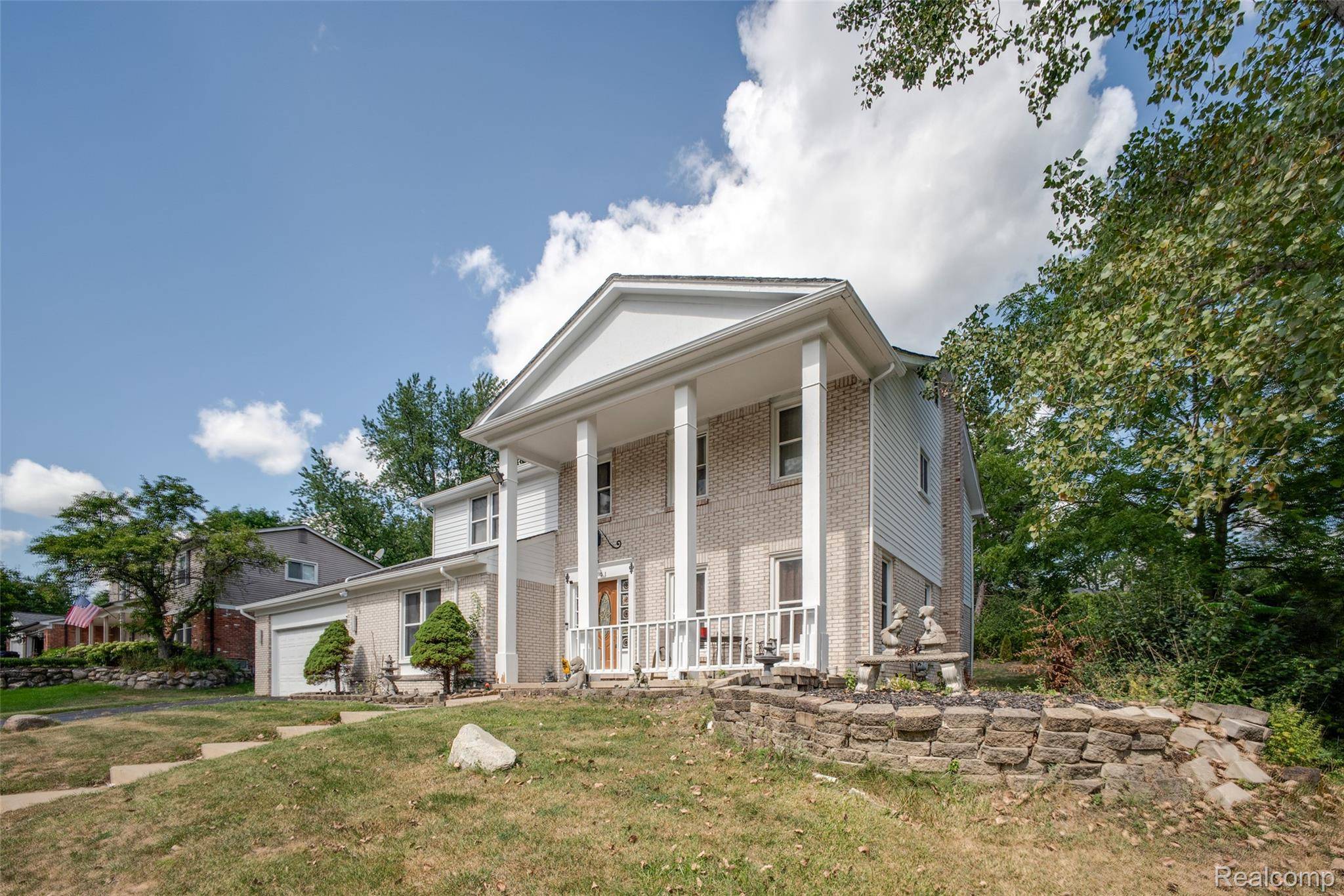 30991 Oak Valley CT, Farmington Hills, MI 48331