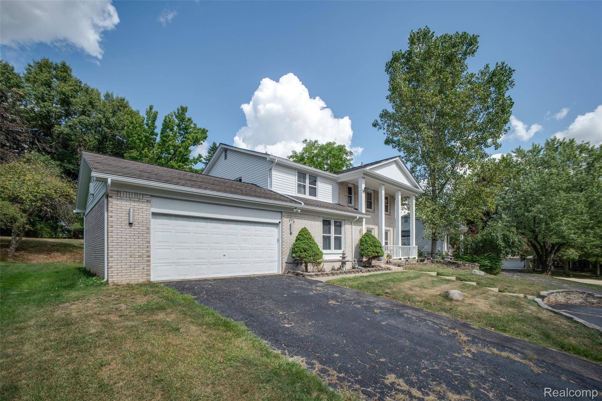 30991 Oak Valley CT, Farmington Hills, MI 48331