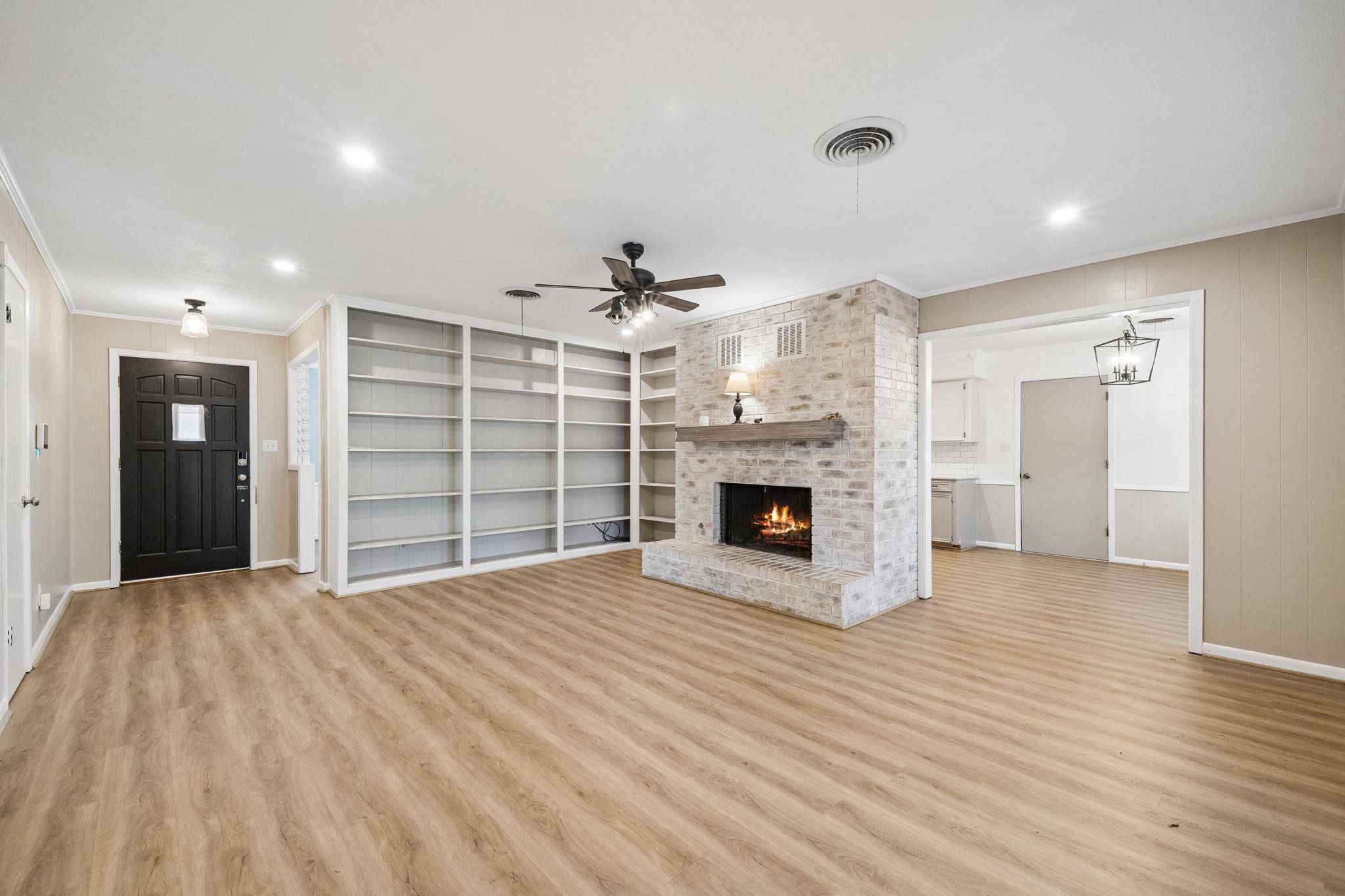 1203 Hollis DR, Brenham, TX 77833