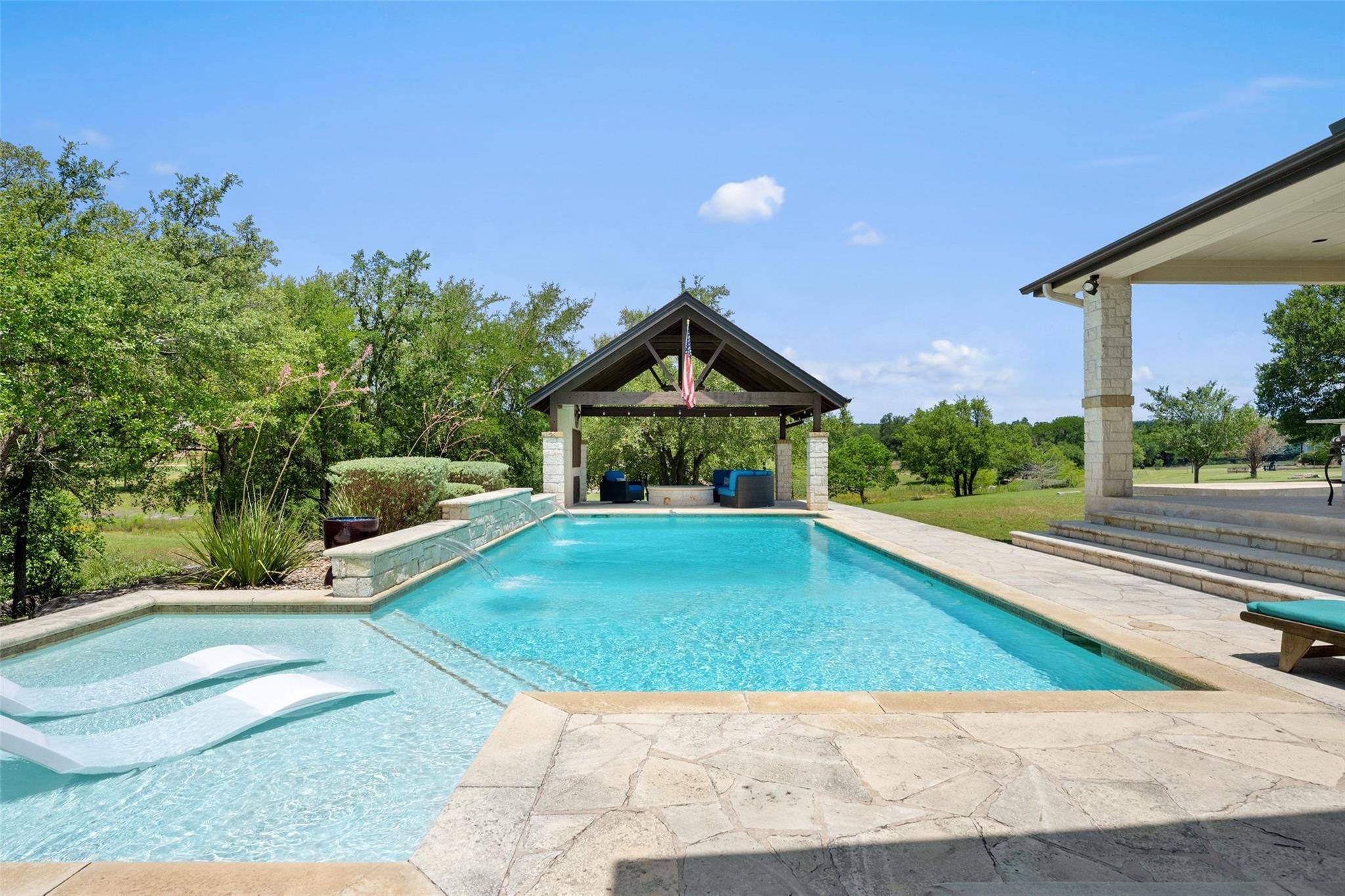 208 Hacienda PL, Dripping Springs, TX 78620