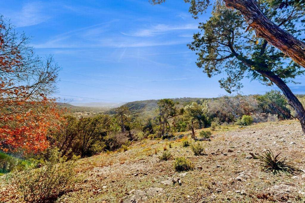 961 Buttercup LN, Wimberley, TX 78676