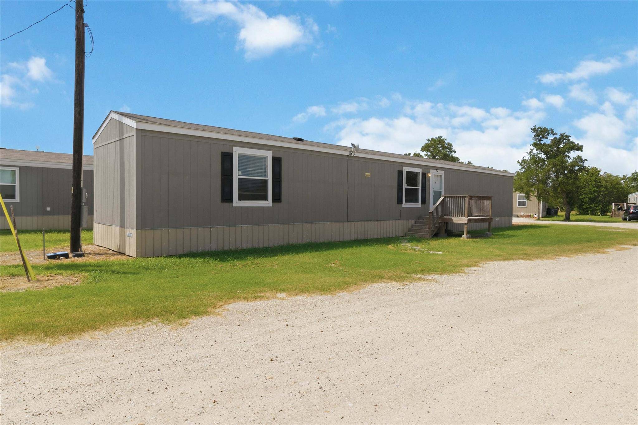 5670 E Austin ST, Giddings, TX 78942