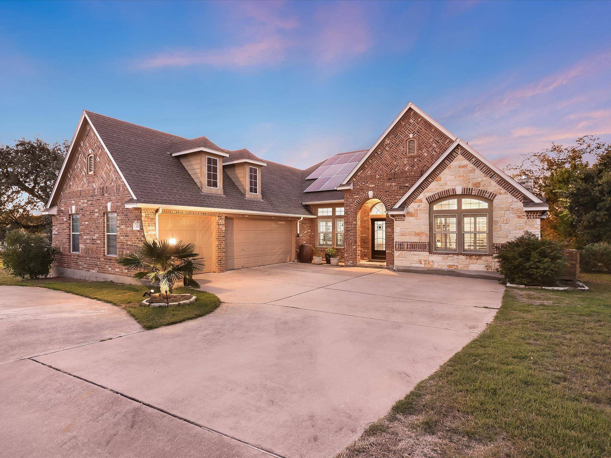300 Wesley Ridge DR, Spicewood, TX 78669