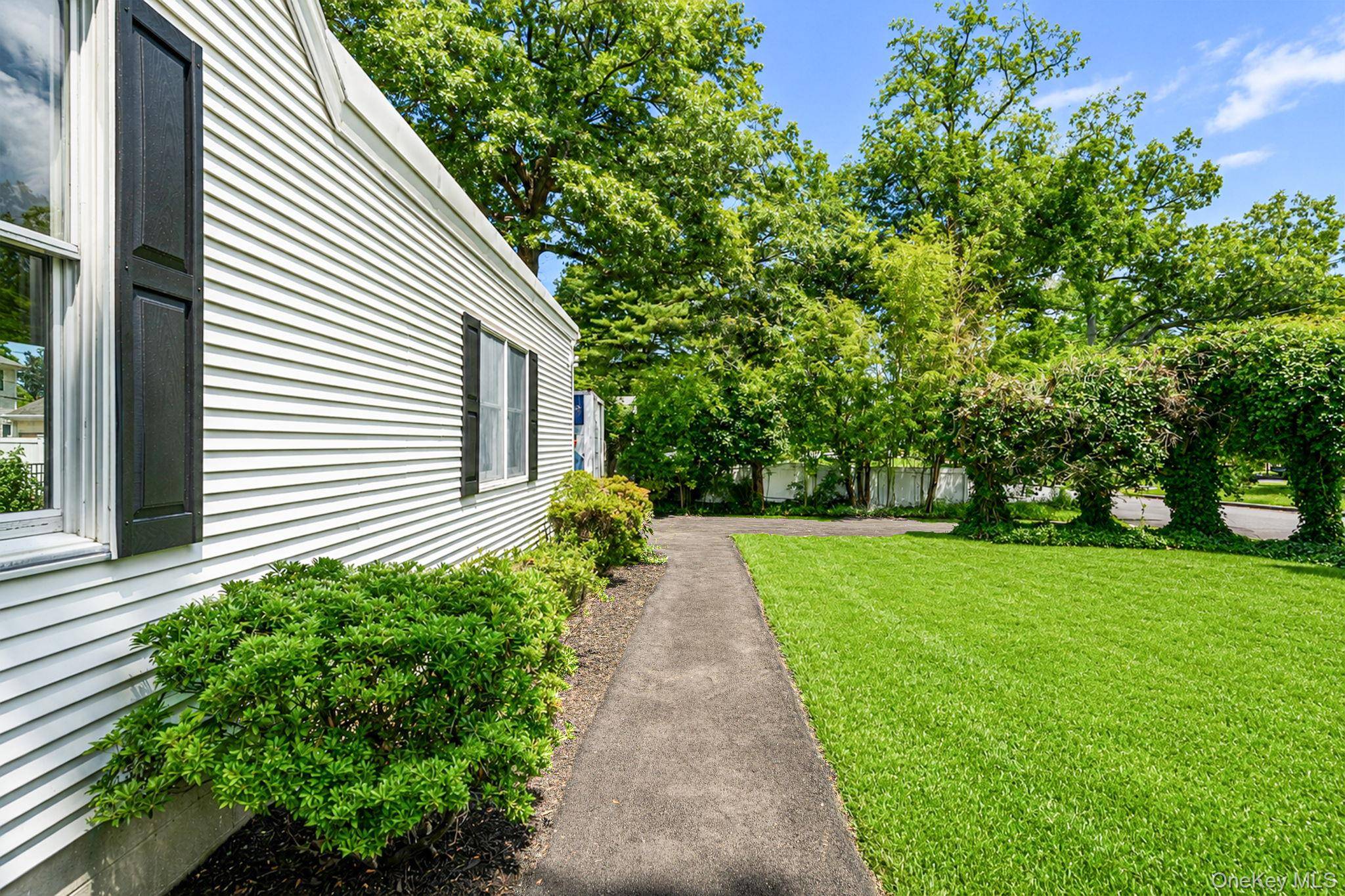 273 Cambon AVE, Saint James, NY 11780