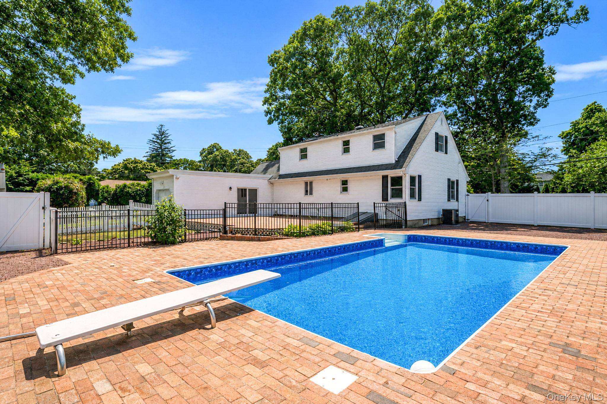 273 Cambon AVE, Saint James, NY 11780