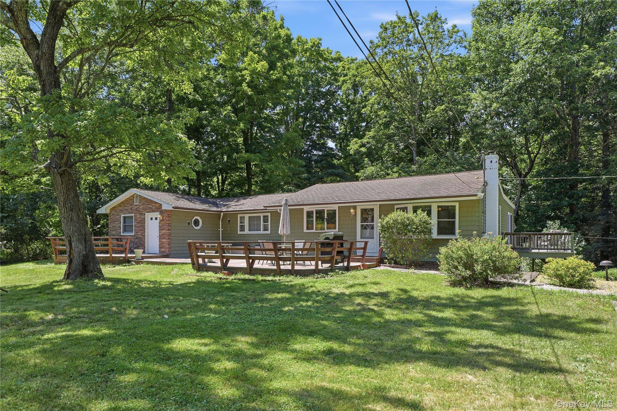 23 Leggett RD, Chatham, NY 12075