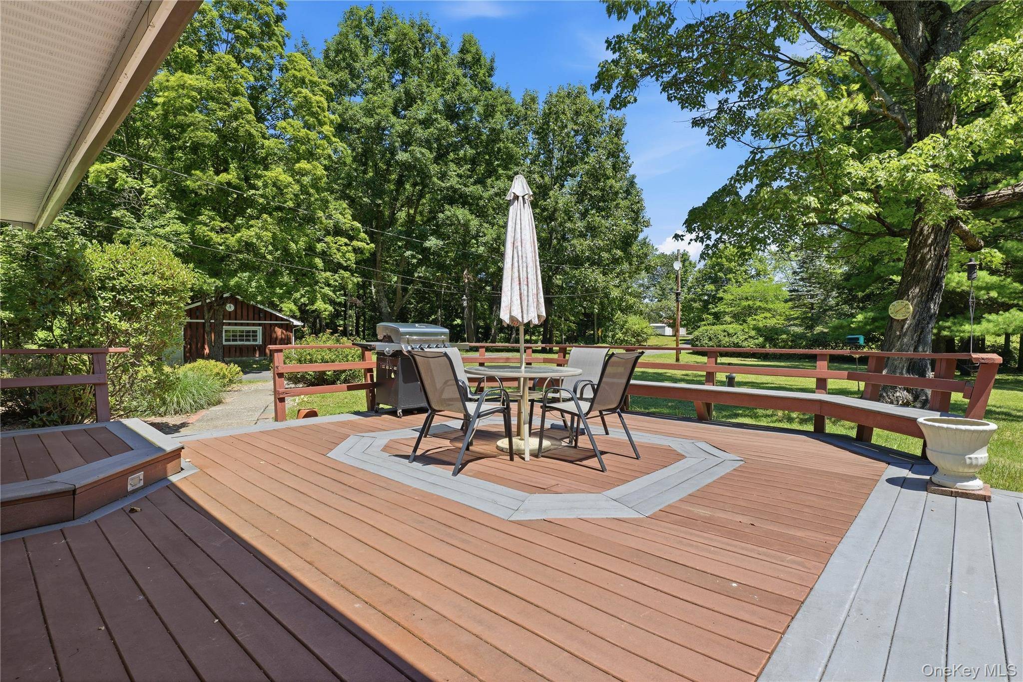 23 Leggett RD, Chatham, NY 12075