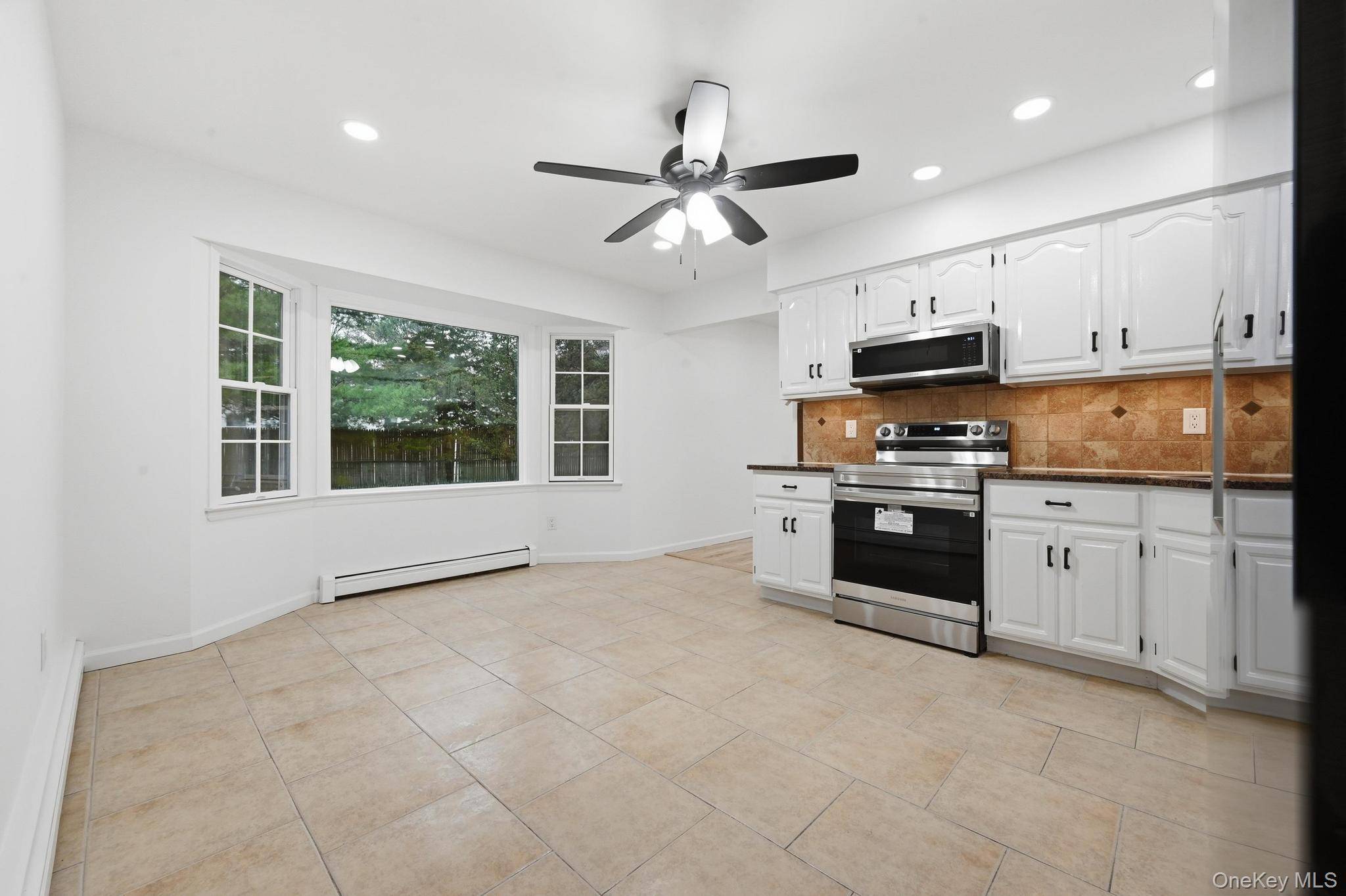 19 Sherwood CT, Lake Ronkonkoma, NY 11779
