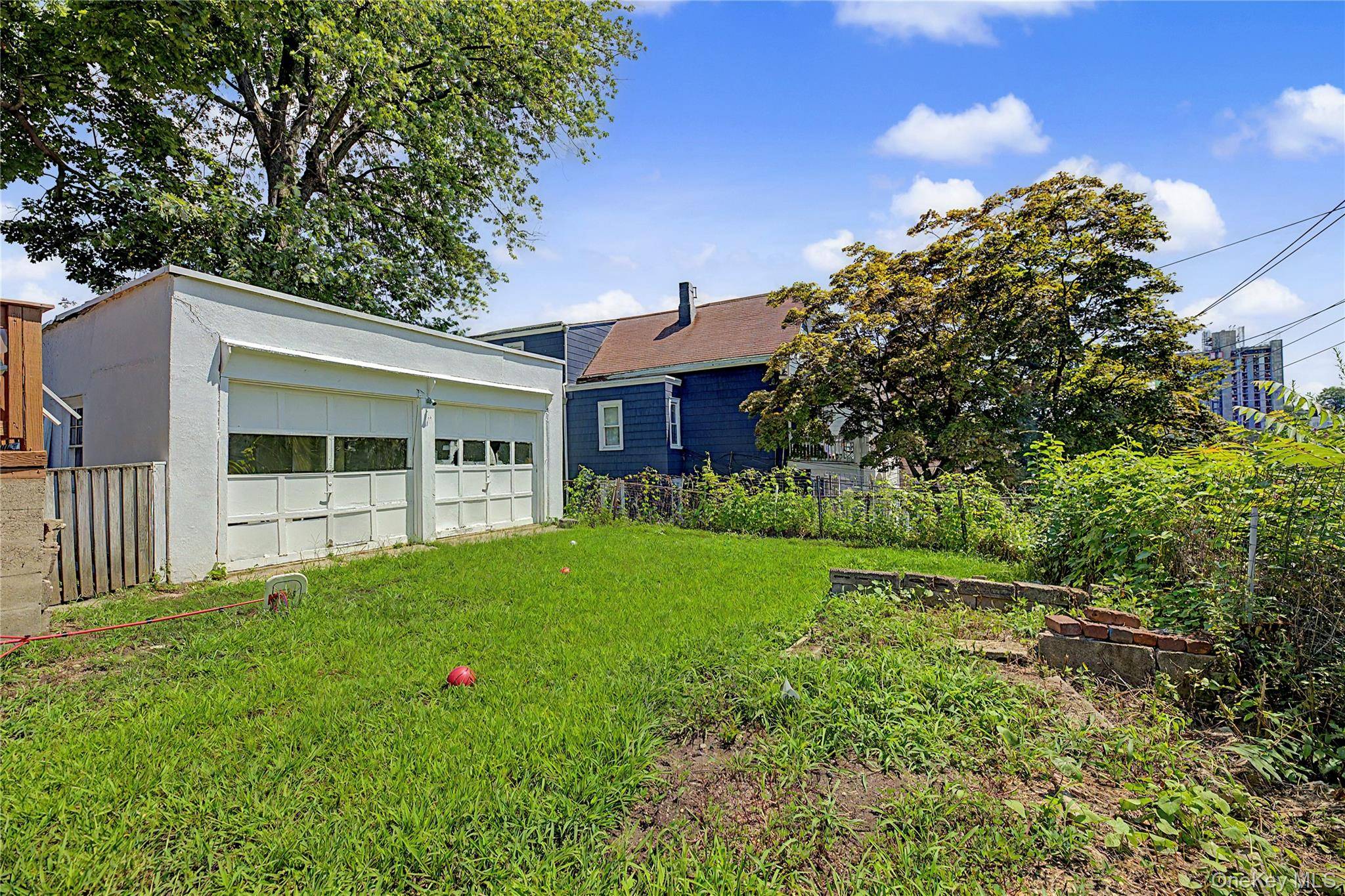 20 aka 22 Crescent PL, Yonkers, NY 10704