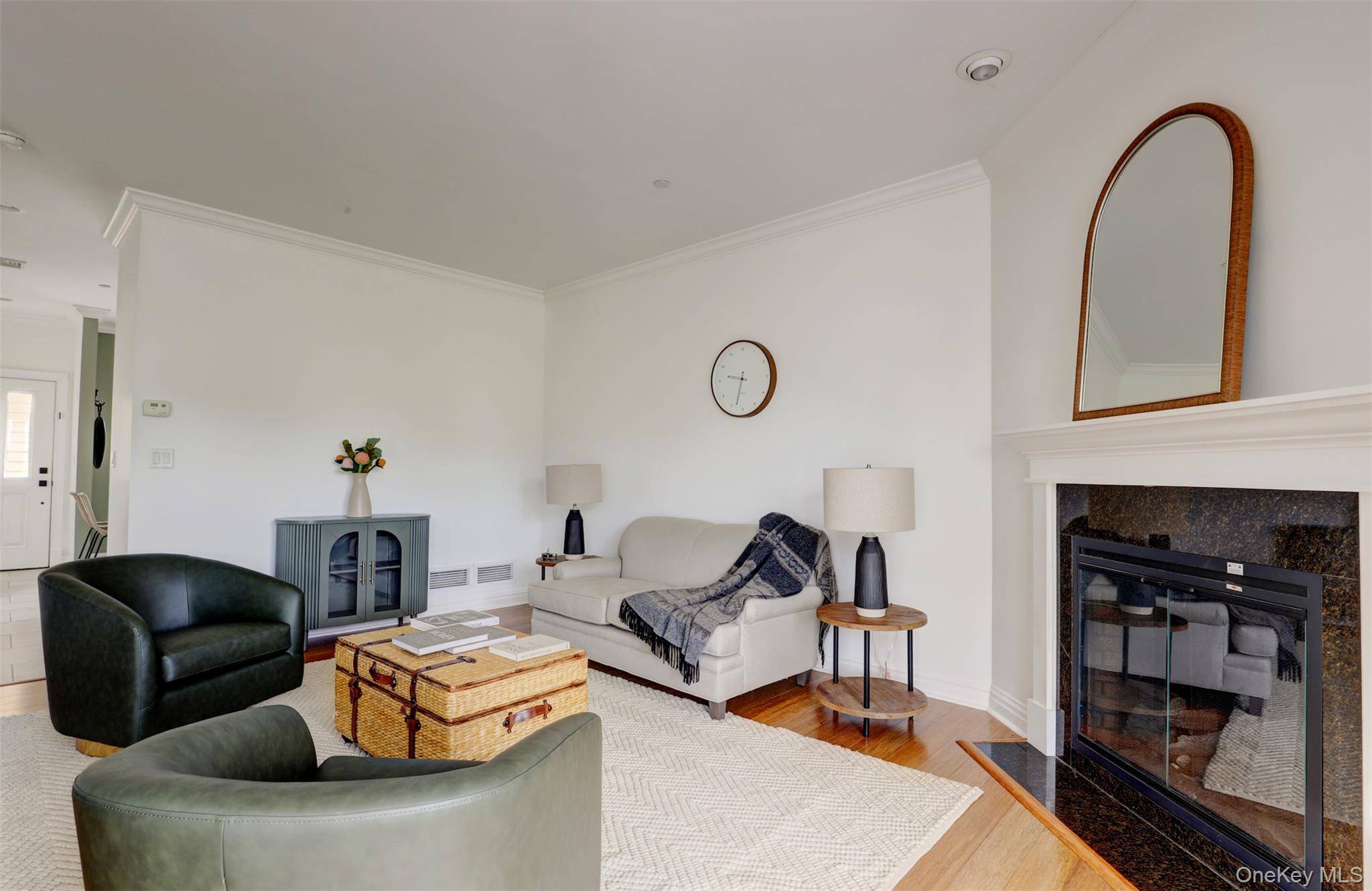415 Gardenia DR, Rhinebeck, NY 12572