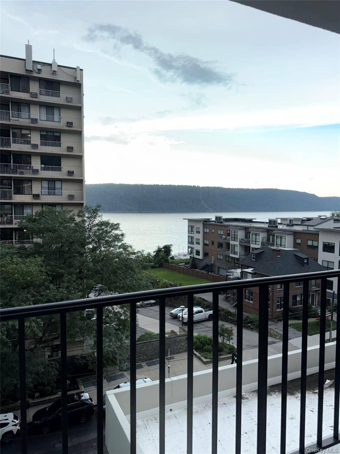 1116 Warburton AVE #2G, Yonkers, NY 10701