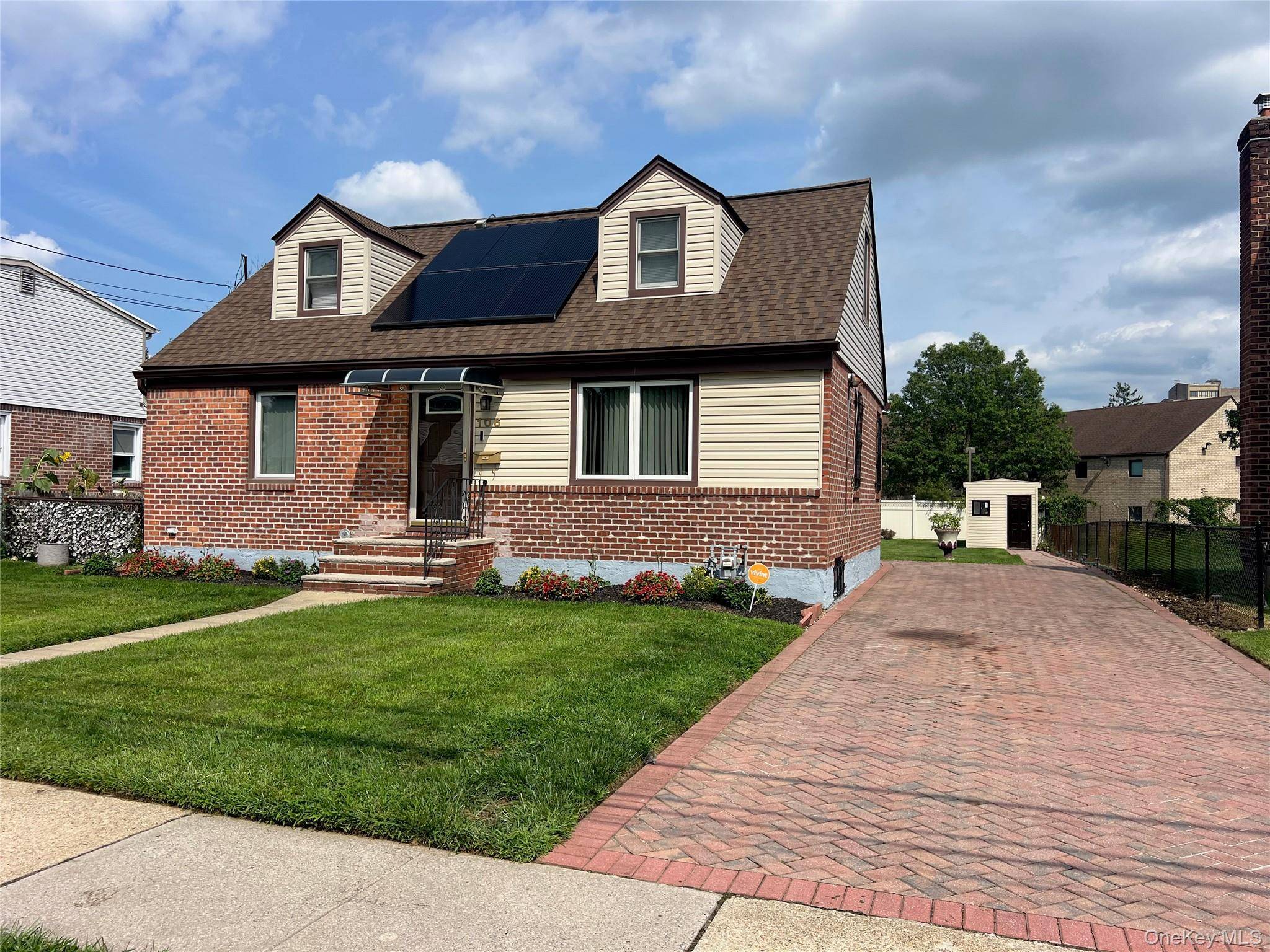 106 Lawrence ST, Uniondale, NY 11553