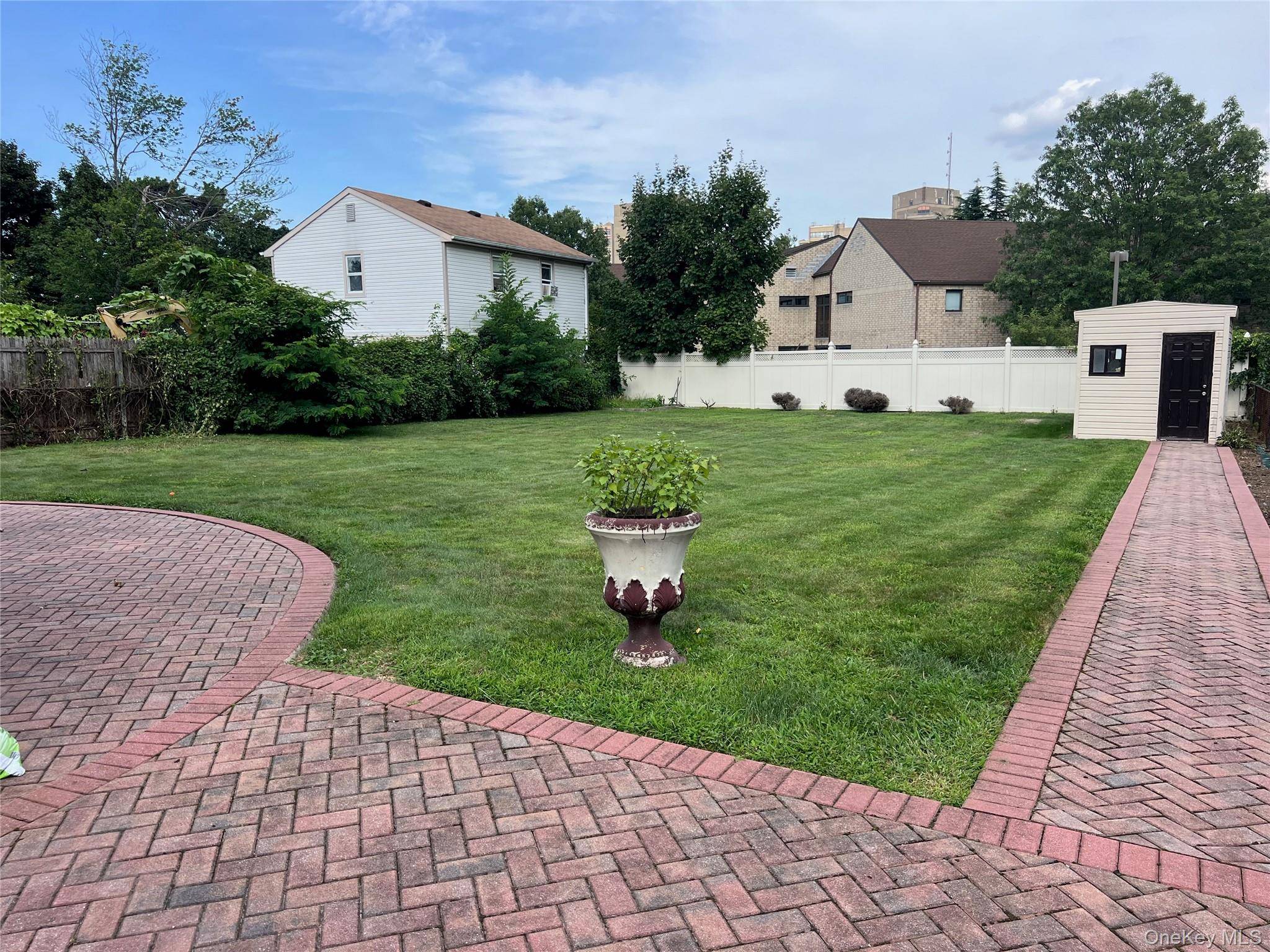 106 Lawrence ST, Uniondale, NY 11553