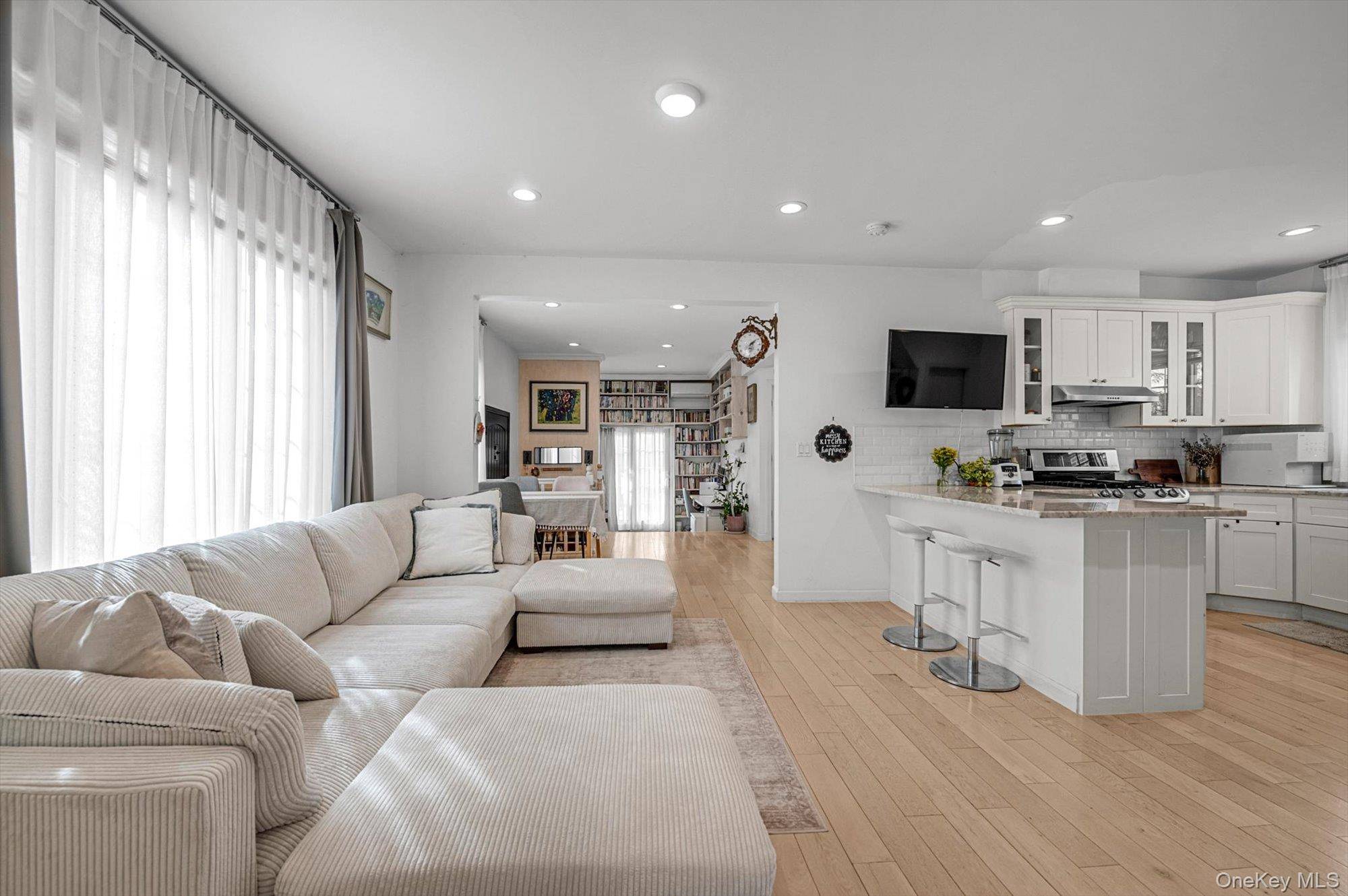39-12 215TH PL, Bayside, NY 11361